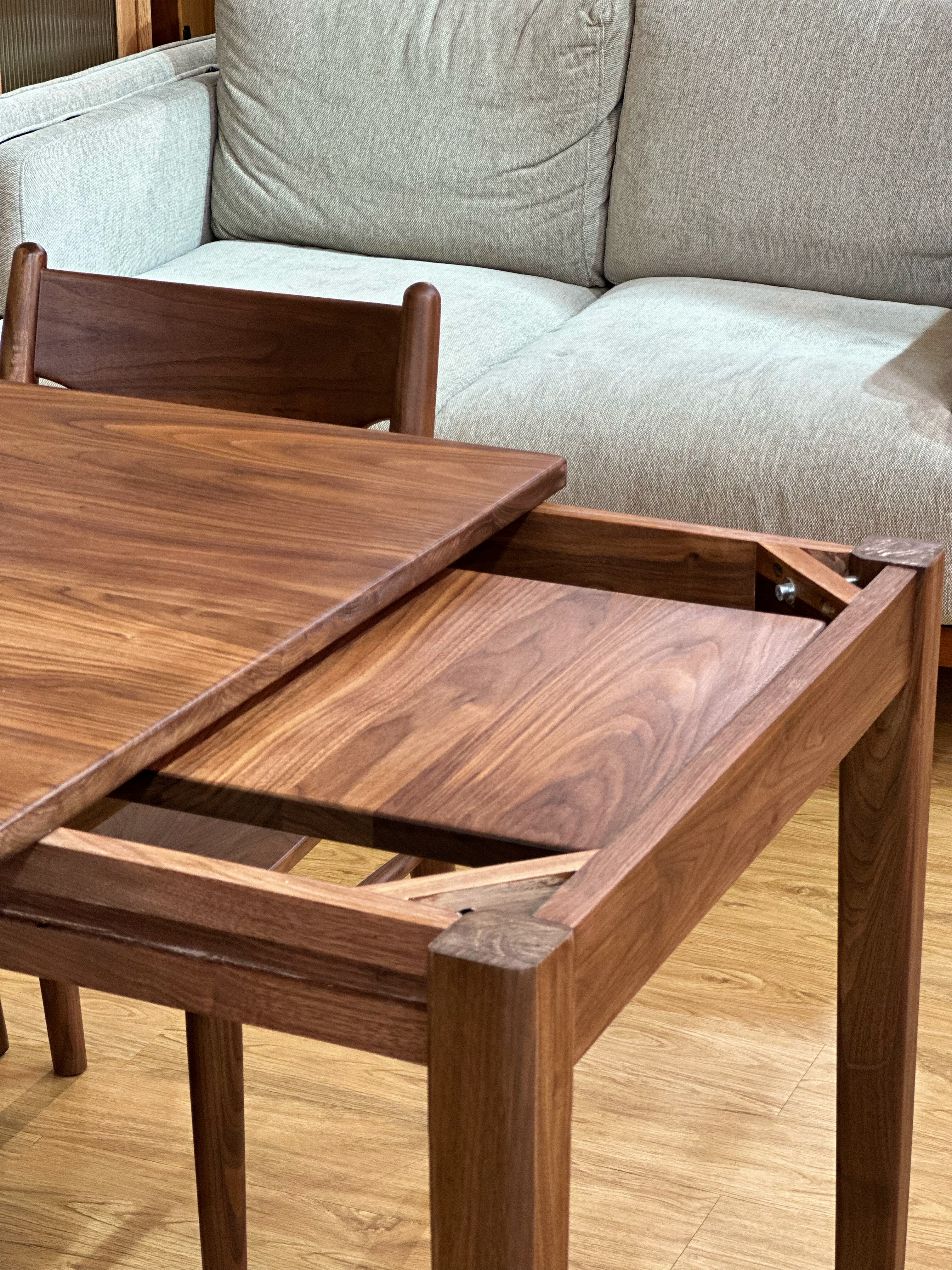 #陳列品清貨 PULL Dining Table (淨枱）