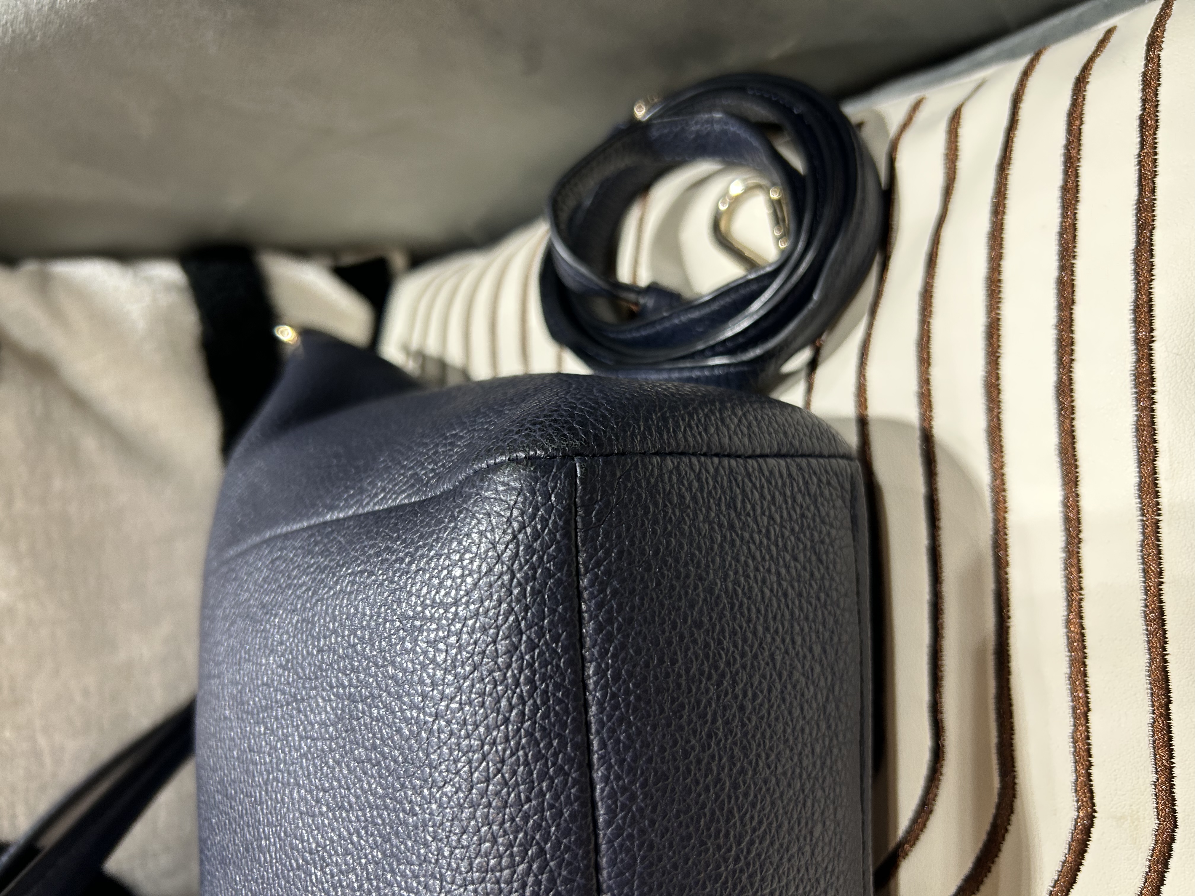 Coach 2 way tote bag Calfskin 100%Authentic, 95%New