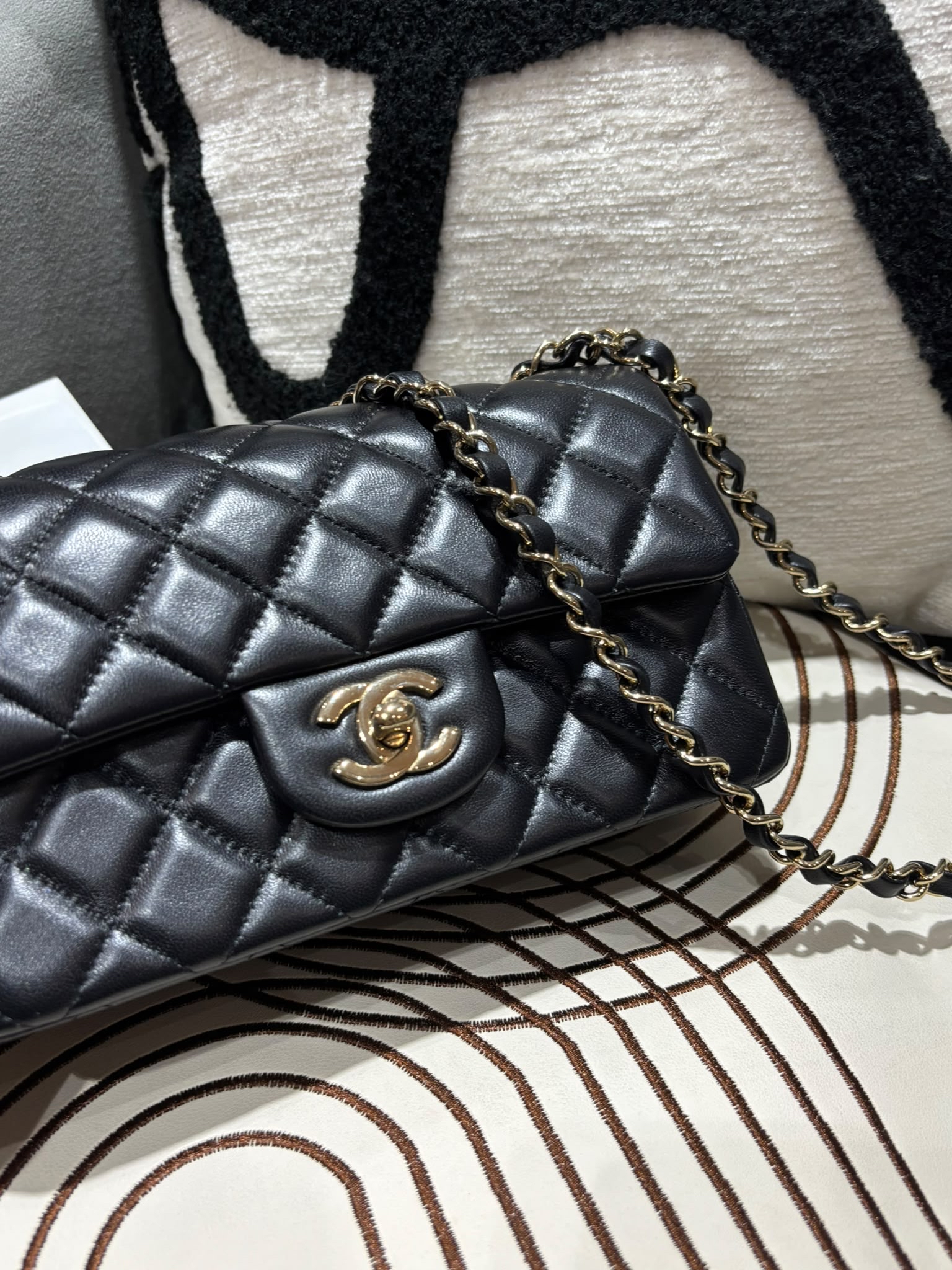 Chanel mini flap bag A69900黑金cf20,晶片 100%Authentic ,99%new ✅晶片✅塵袋✅box