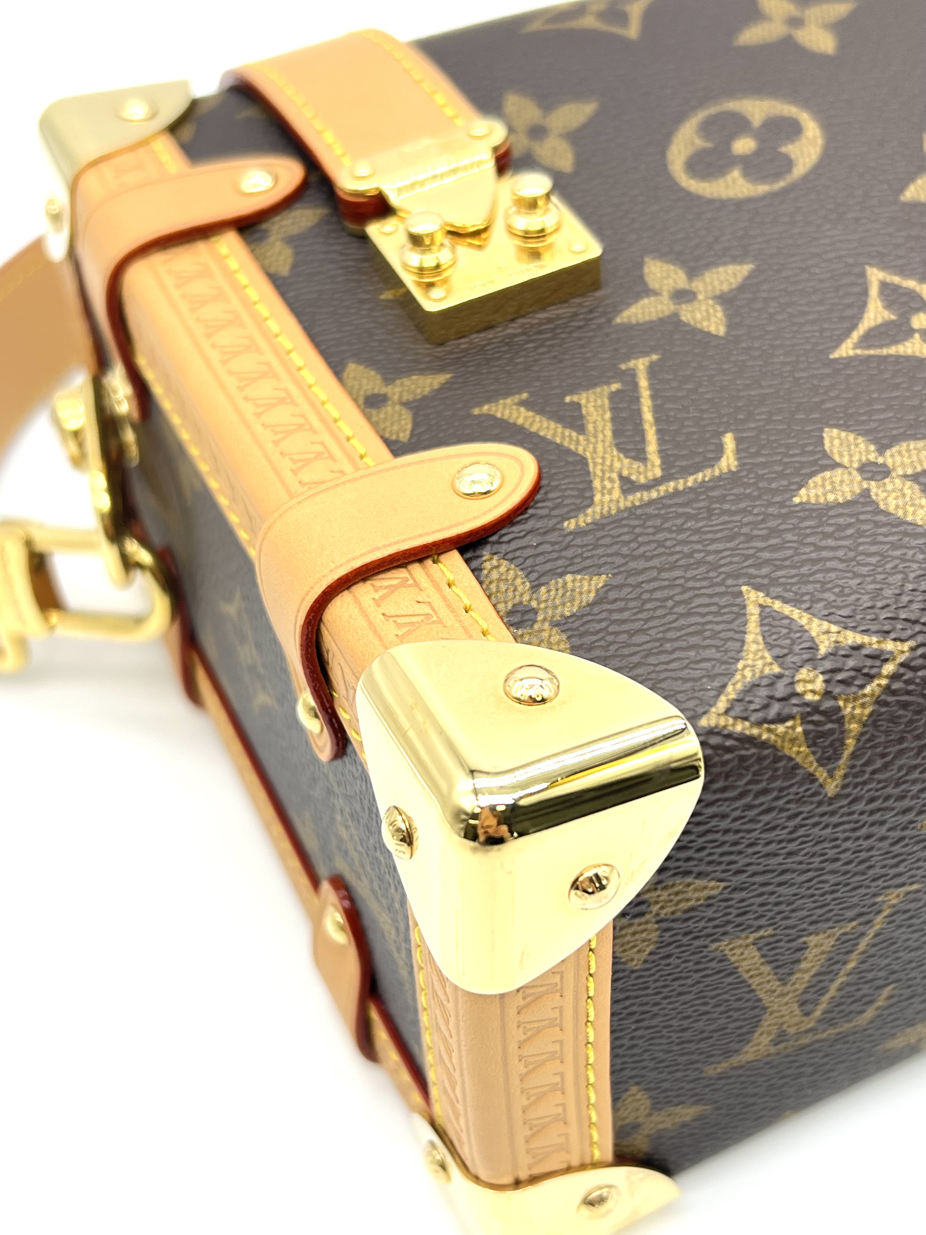 Pre-Owned LV Side Trunk MM / Product Code: 26042217