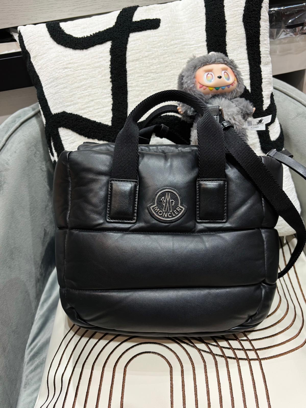 MONCLER CARADOC 皮革羽絨迷你手提包 5L00010 100%Authentic, 98%New ✅Dust bag