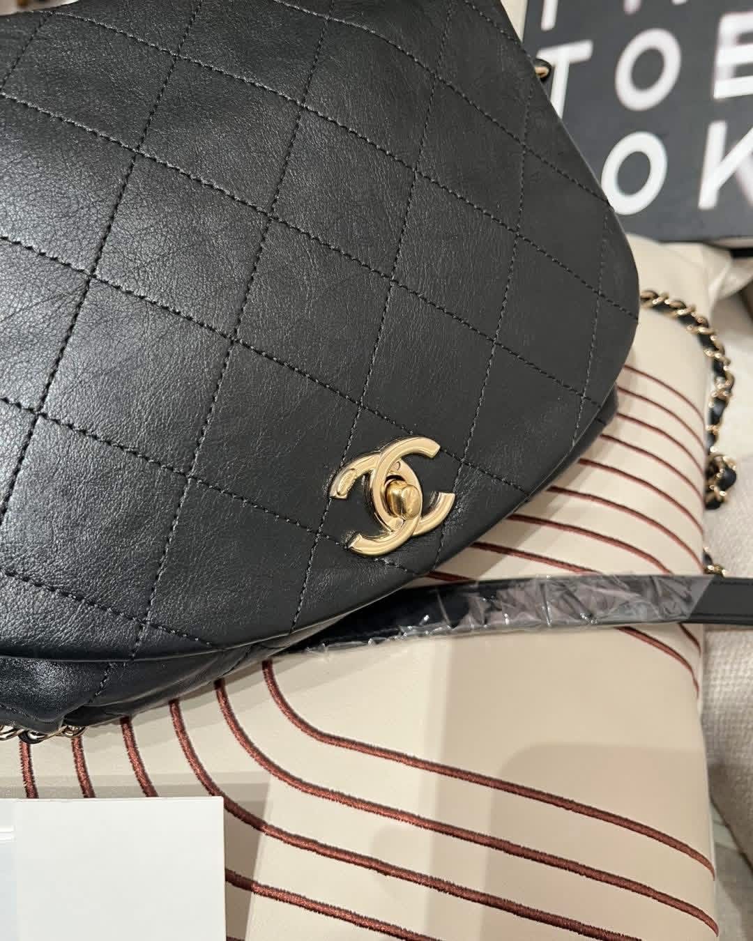 Chanel Chain Around Crossbody Bag 100%Authentic, 95%New ✅收據✅Card✅Dust bag ✅Box