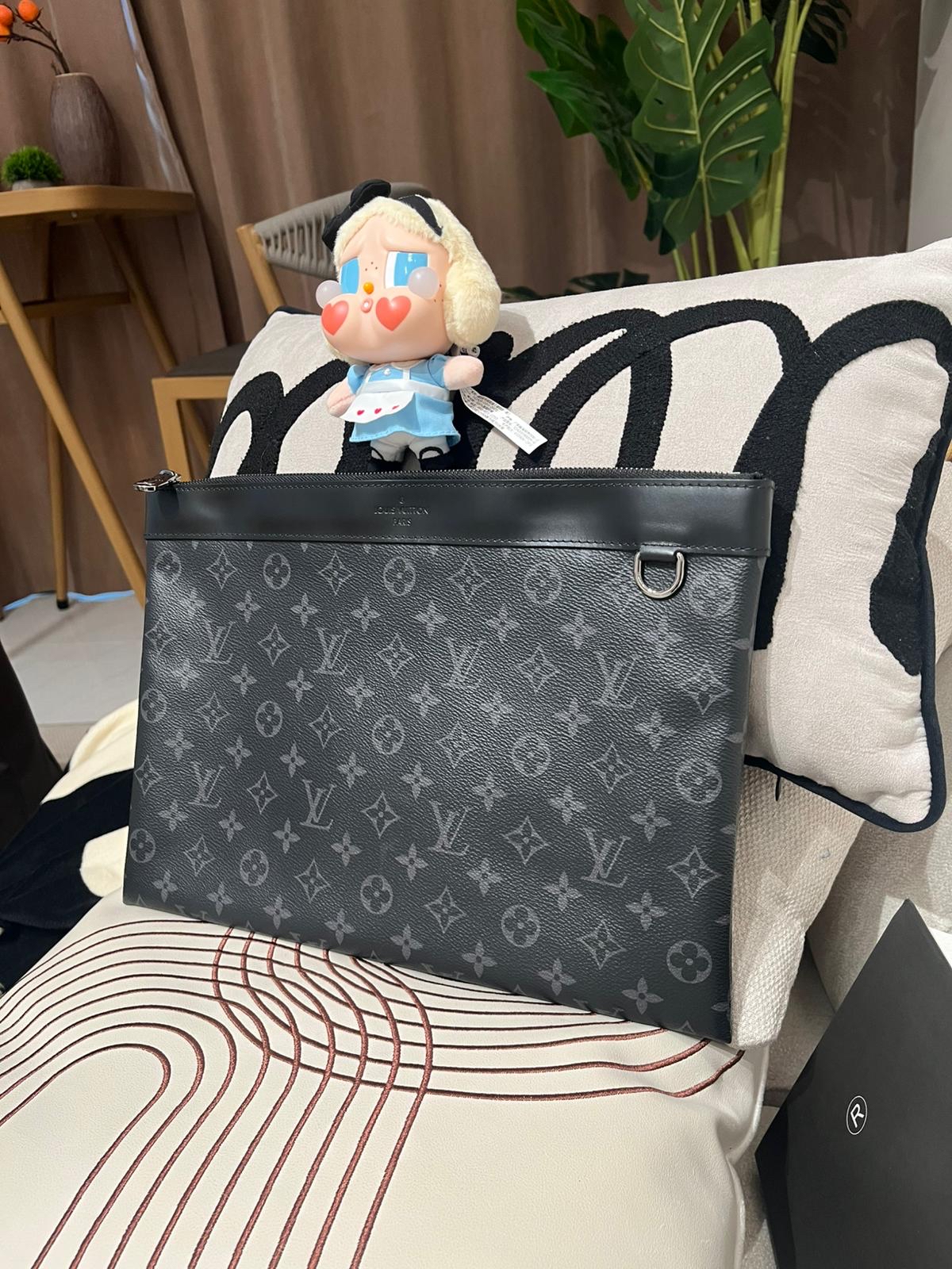 LV Monogram Clutch Bag 100%authentic, 95%new✅Dust bag