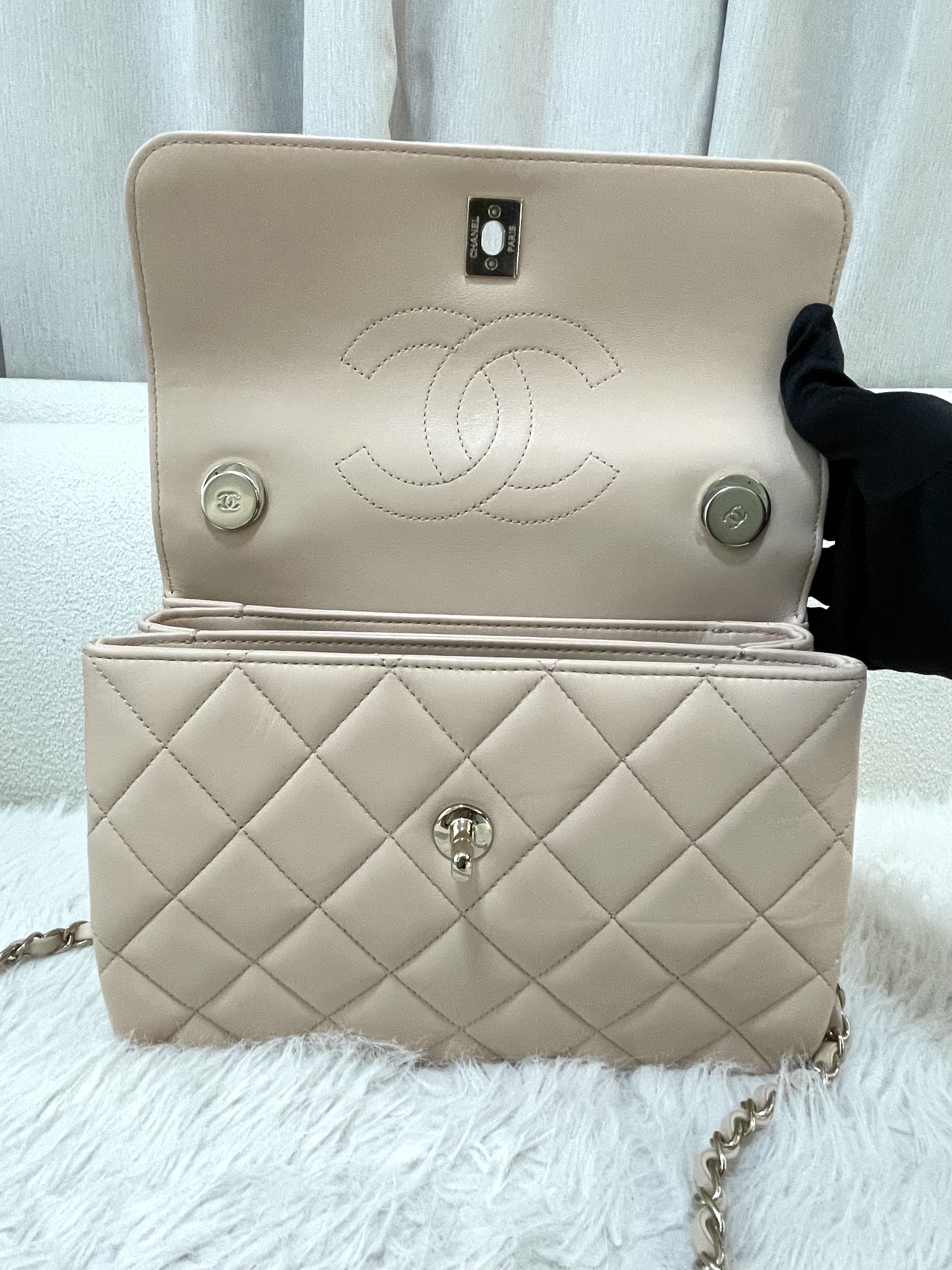 Pre-owned Chanel Quilted Lambskin Trendy CC Top Handle Flap Bag / Product Code: 26032329