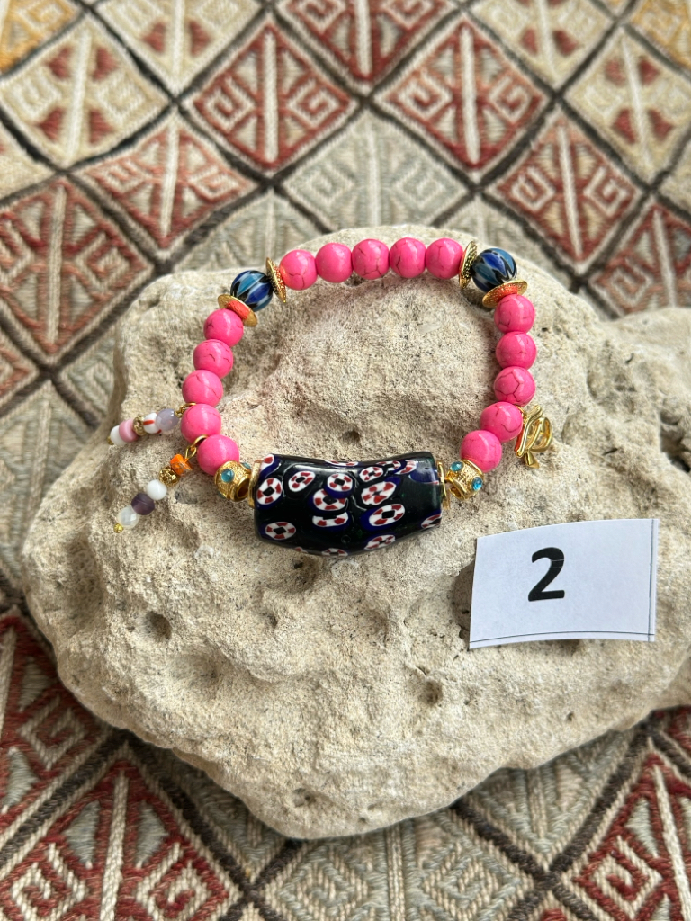 總共有四隻色揀（全handmade珠）