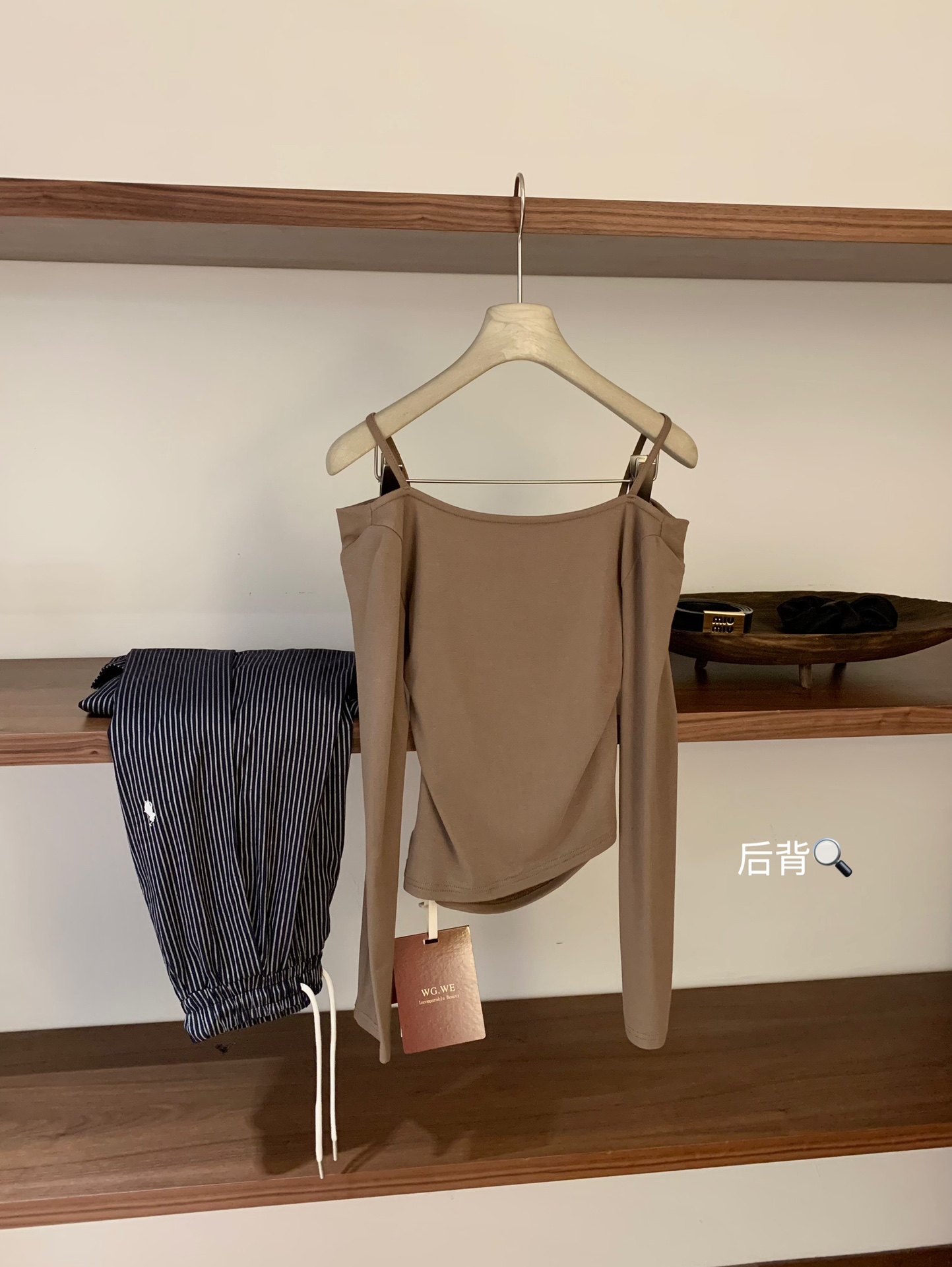 4358 慵懒风一字肩上衣