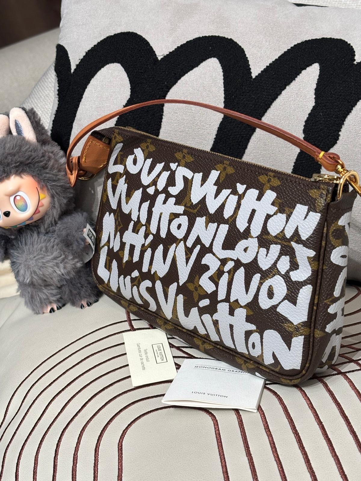 LV Stephen Sprouse Graffiti Pochette Bag 限量版 100%Authentic, 98%New ✅Dust Bag ✅Box