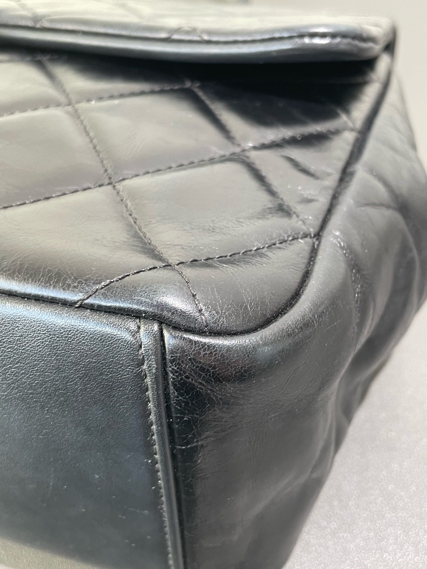 【預訂貨品】 Chanel 黑金油蠟皮 復古郵差包