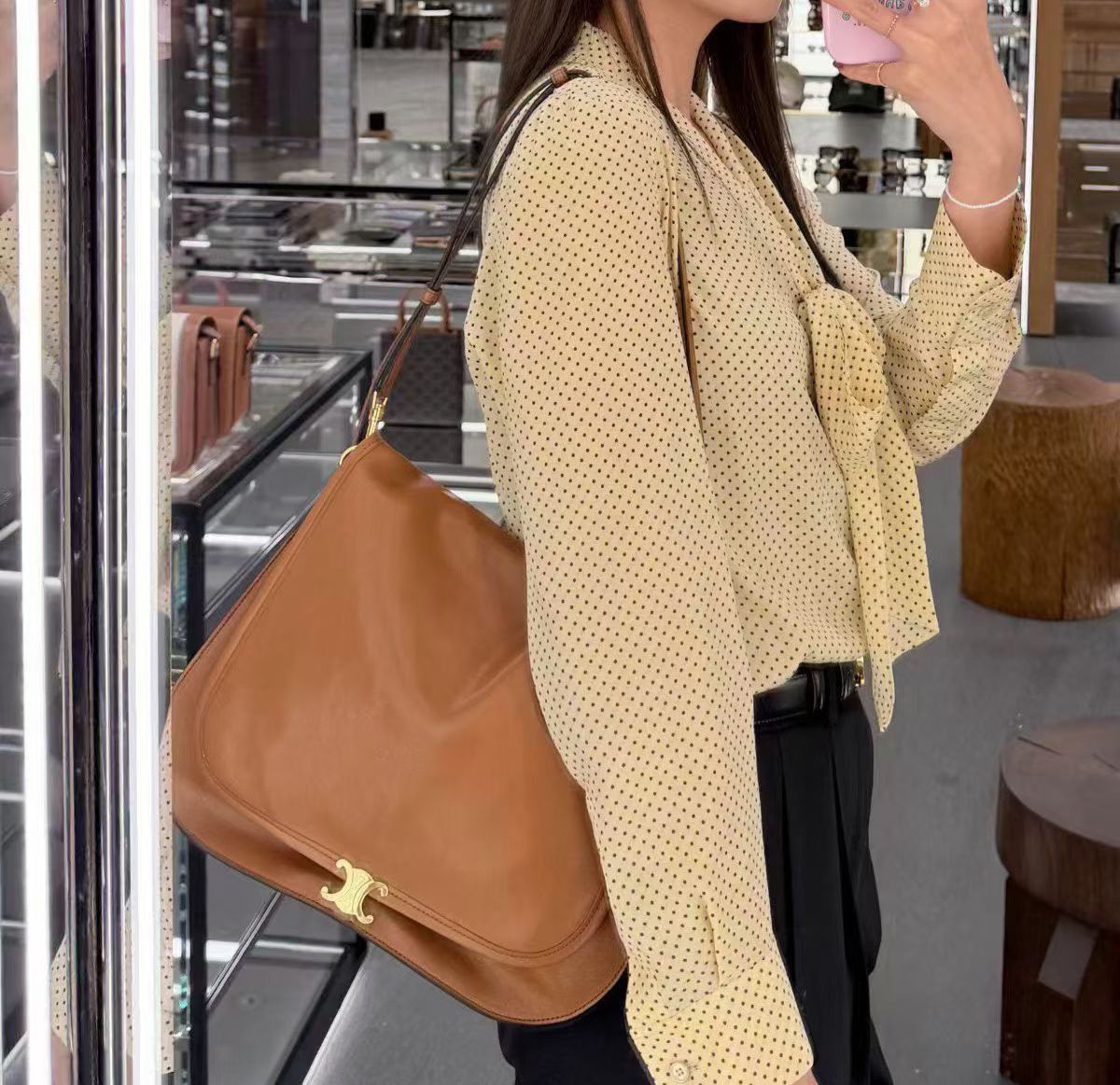 預購 💫💫💫Celine專櫃 BESACE SOFT TRIOMPHE shoulder bag 巴黎代購價