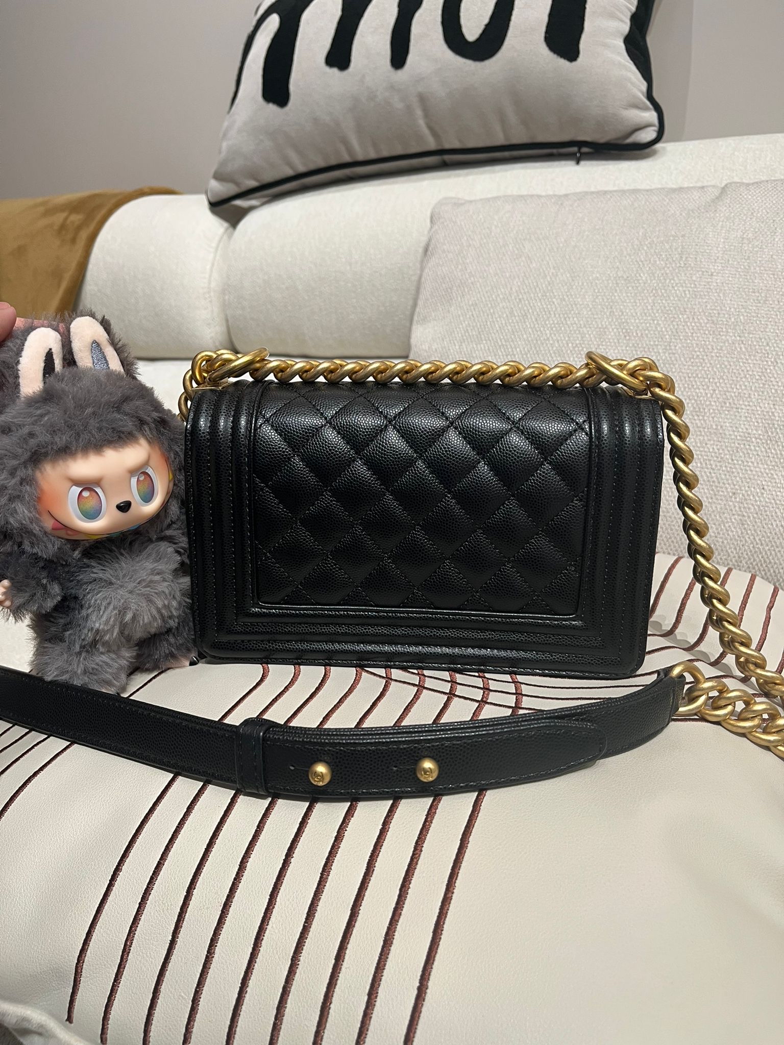 Chanel Boy 20cm A67085 黑色魚子醬牛皮金扣 100%Authentic,98%new ✅專門店收據✅晶片✅塵袋✅box