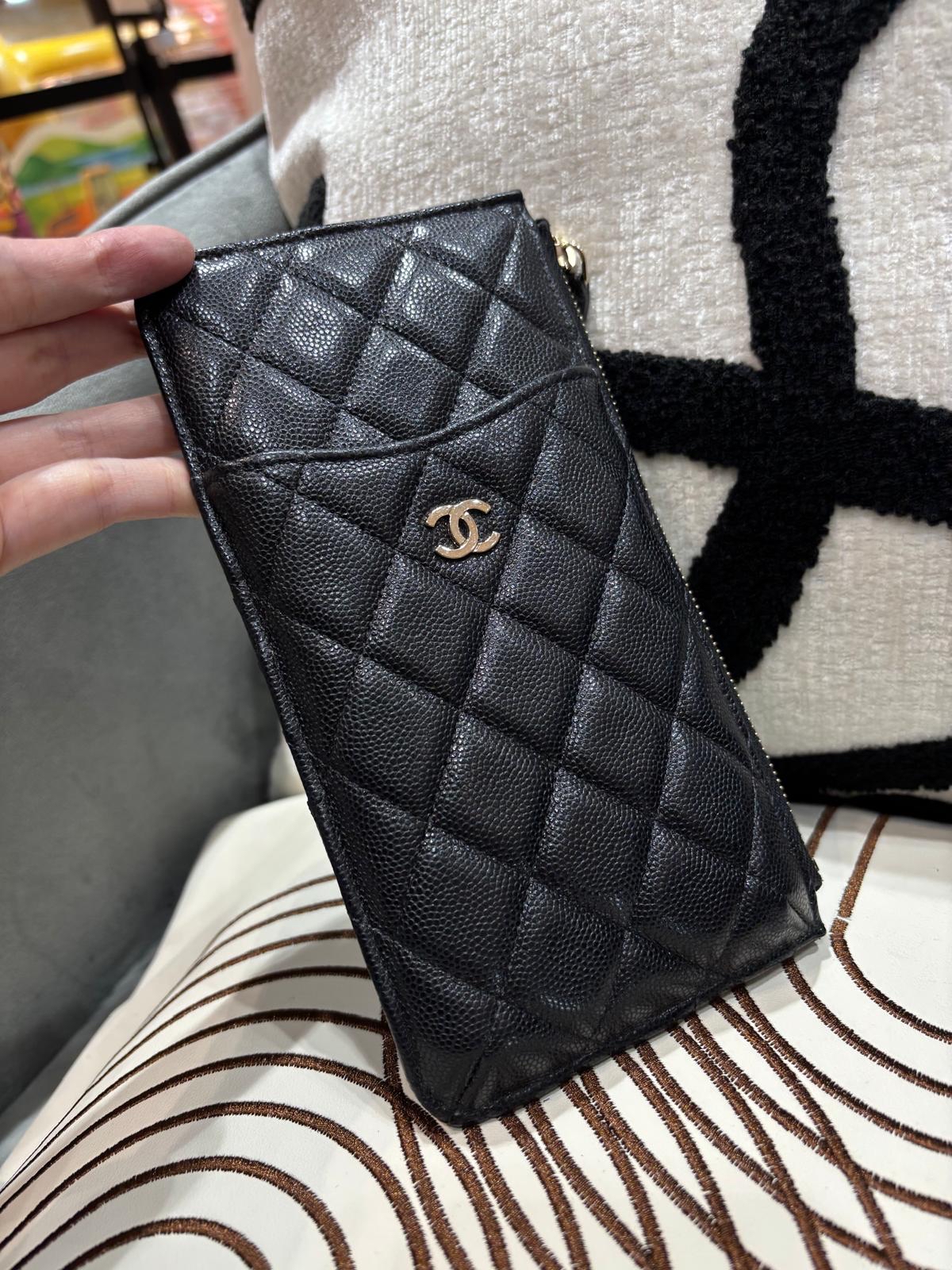 Chanel zip wallet phone pouch 黑色荔枝牛皮金扣 100%Authentic,98%new✅card ✅dust bag 