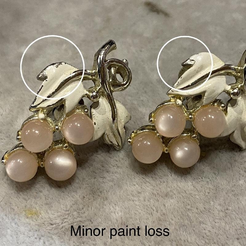 C.a. 1950s American Emamel Grape with Pink Moonglow Lucite Necklace & Screwback Earrings Set (MT1123)