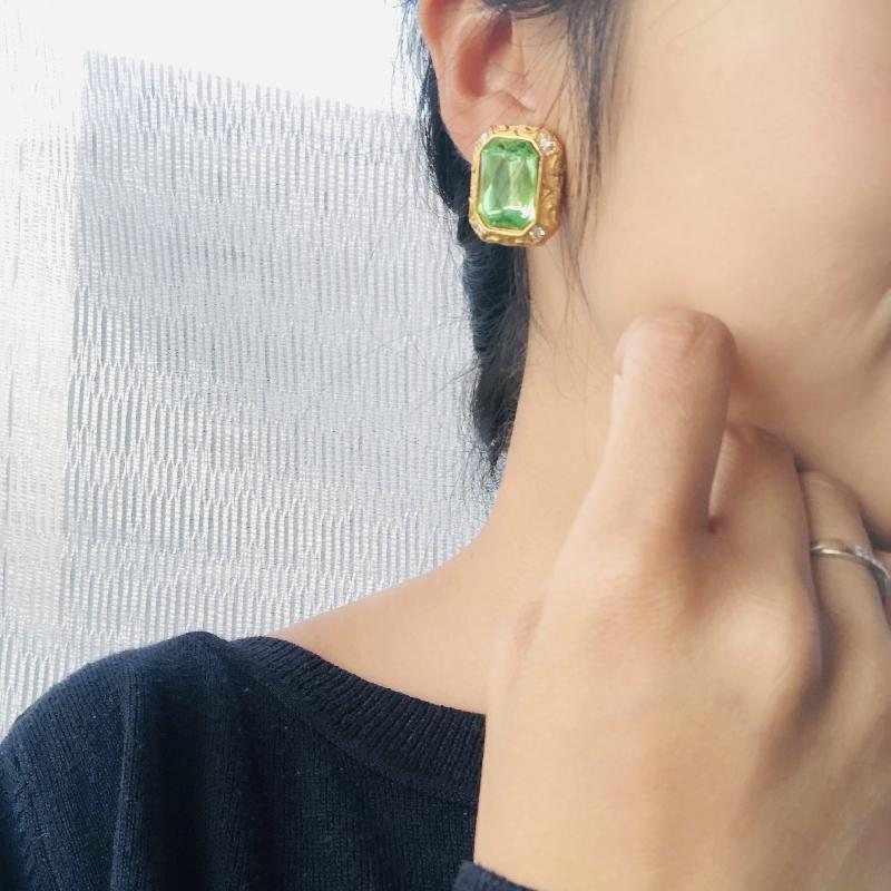 Classic 1980s Peridot Green Faceted Glass Statement Earrings(MT1877-6)