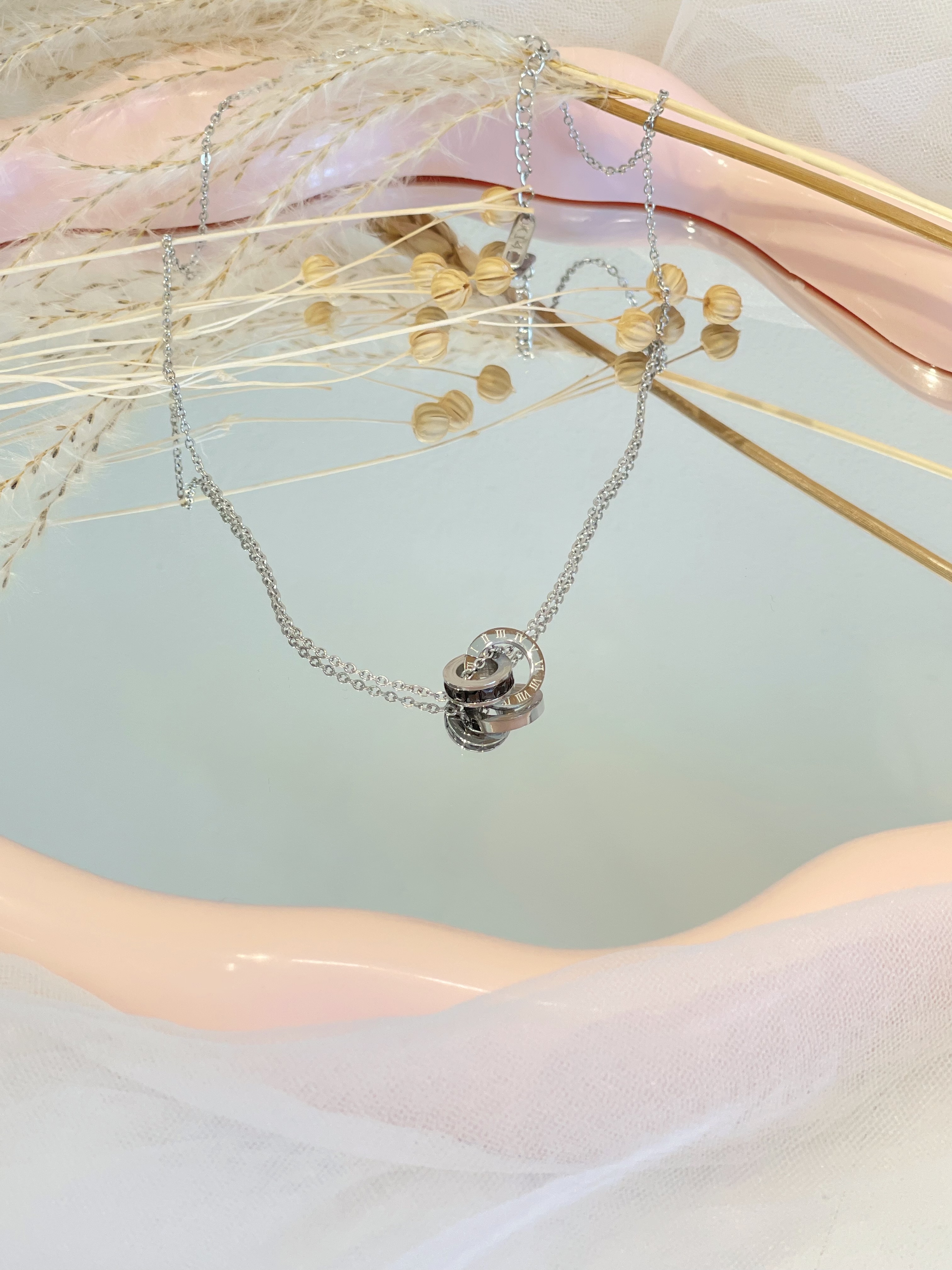 罗马数字环环相扣黑色锆石钛钢项链