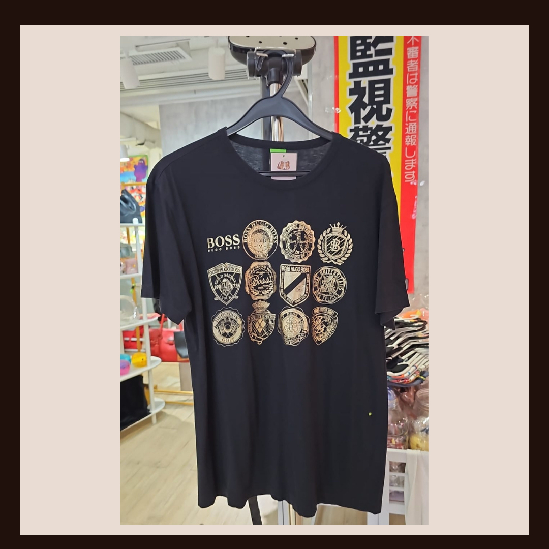 風格華麗且具備極高辨識度的短袖 T-shirt 來自德國高級時尚品牌 BOSS (Hugo Boss)