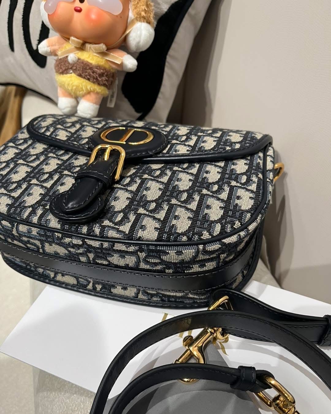 Dior Bobby medium  ,100%Authentic,99%new ✅專門店收據✅ Certificate ✅dust bag ✅Box