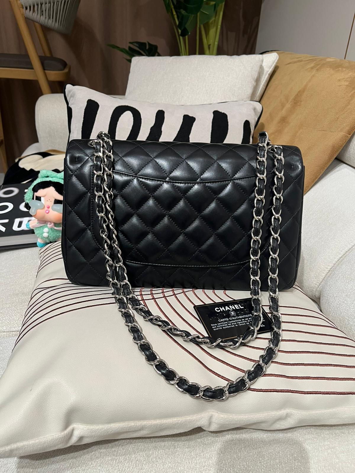 Chanel classic flap 30cm,jumbo A58600 黑色羊皮銀扣100%Authentic ,98%new ✅20card ✅塵袋✅box 