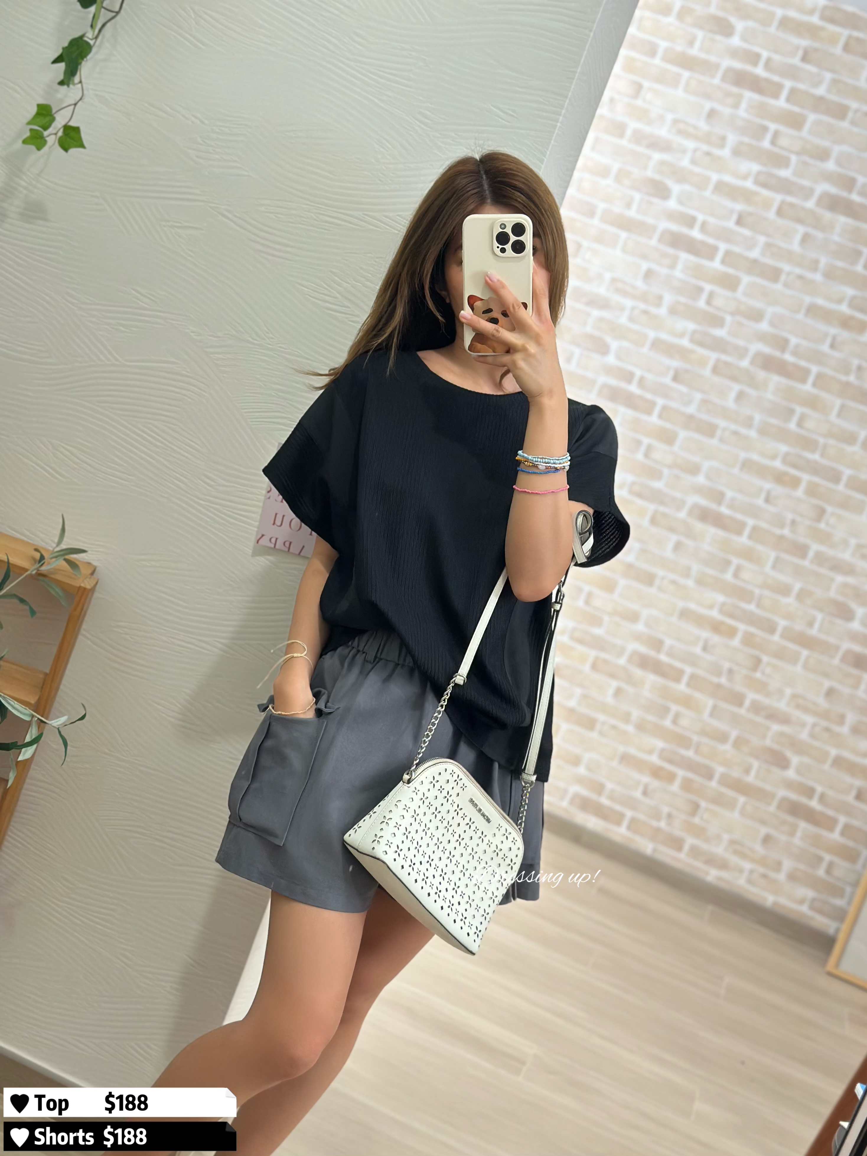 低調到極致｜黑色壓紋上衣