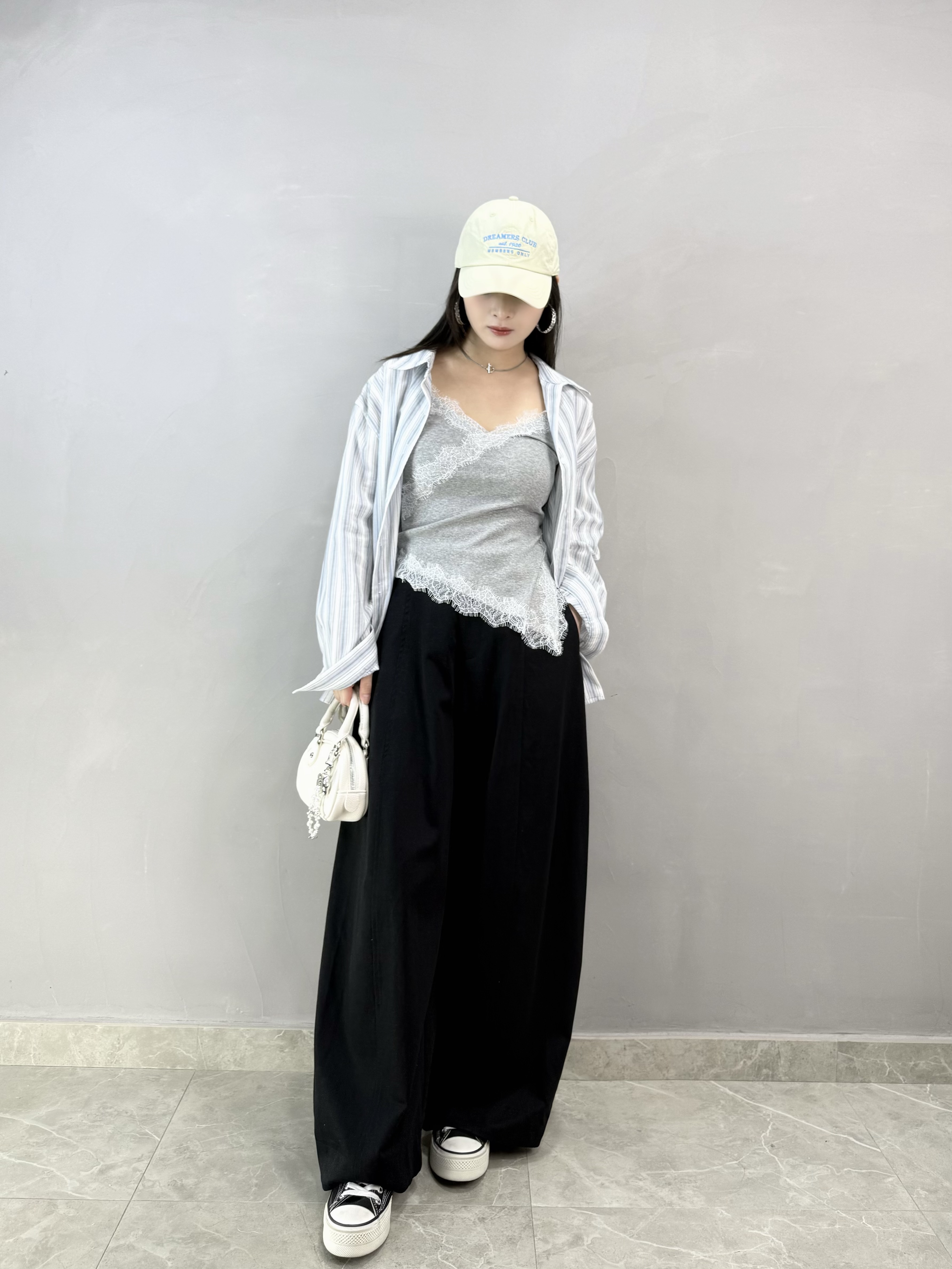 I63 斜Cut開叉Lace背心