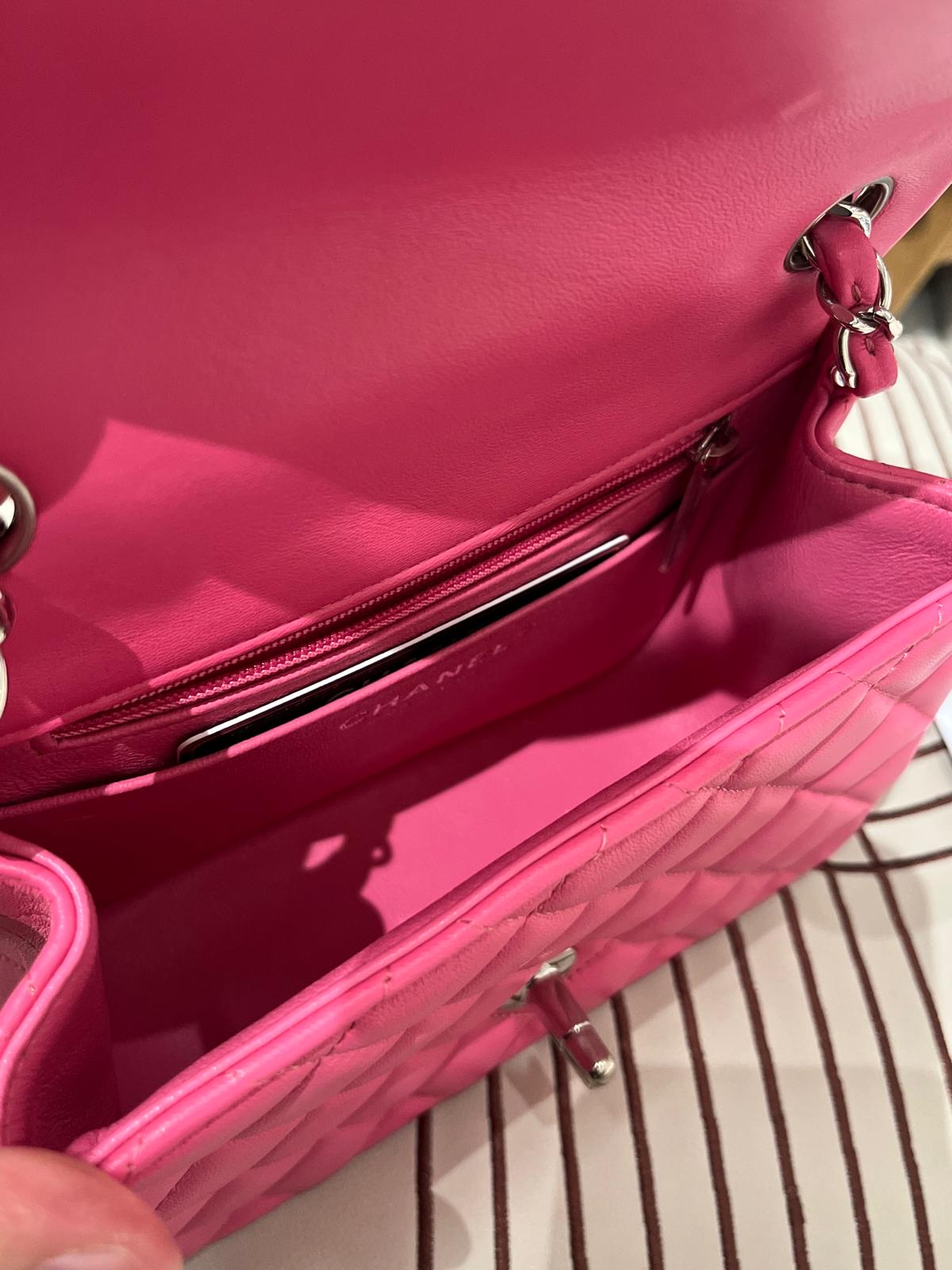 Chanel mini flap 17cm A35200 classic lambskin cf17,100%Authentic ,98%new  ✅收據副本✅CARD✅dust bag✅盒