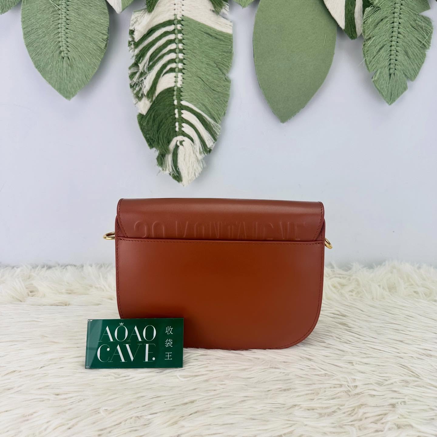 DIOR 🤍PRE OWNED BOBBY Medium 焦糖色金扣郵差包 2024年🤎