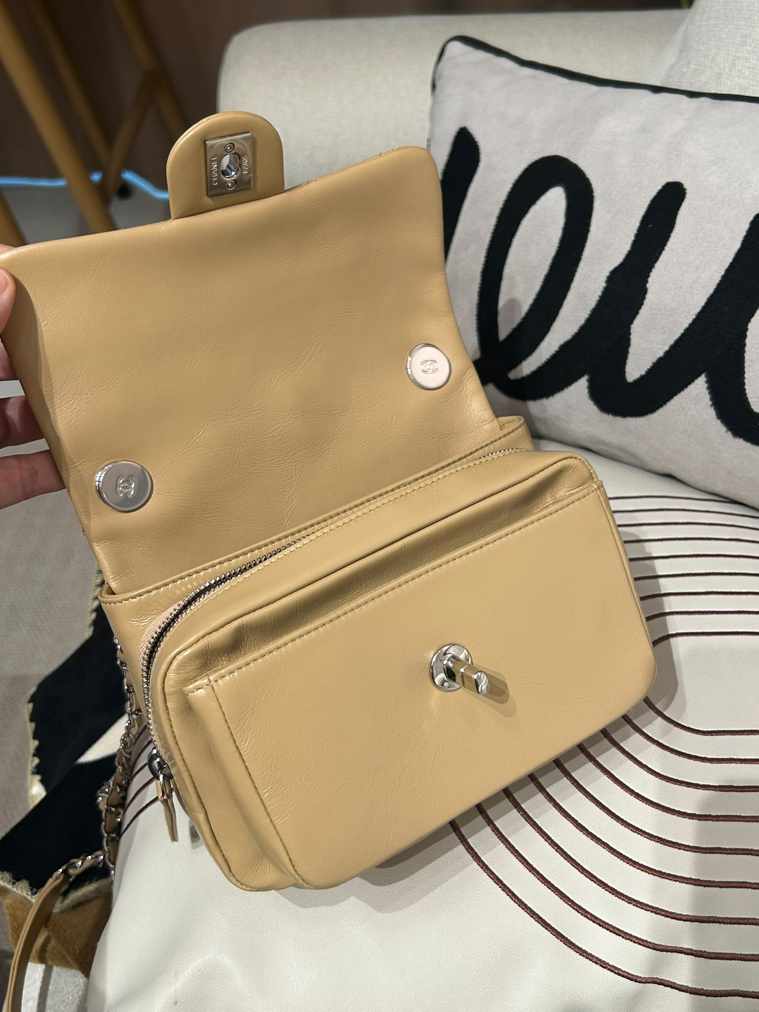 Chanel flap bag Shoulder Bag beige calfskin chain bag 100%Authentic,98%new ✅29card ✅box