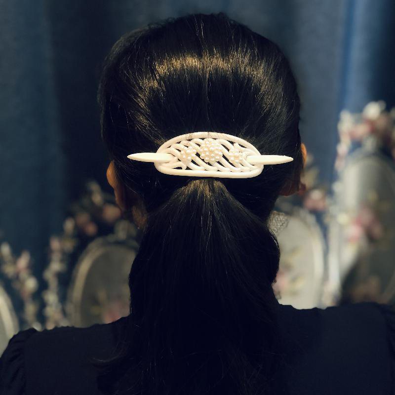 1960s New Old Stock Pearlized Plastic Hair Piece (AC058)