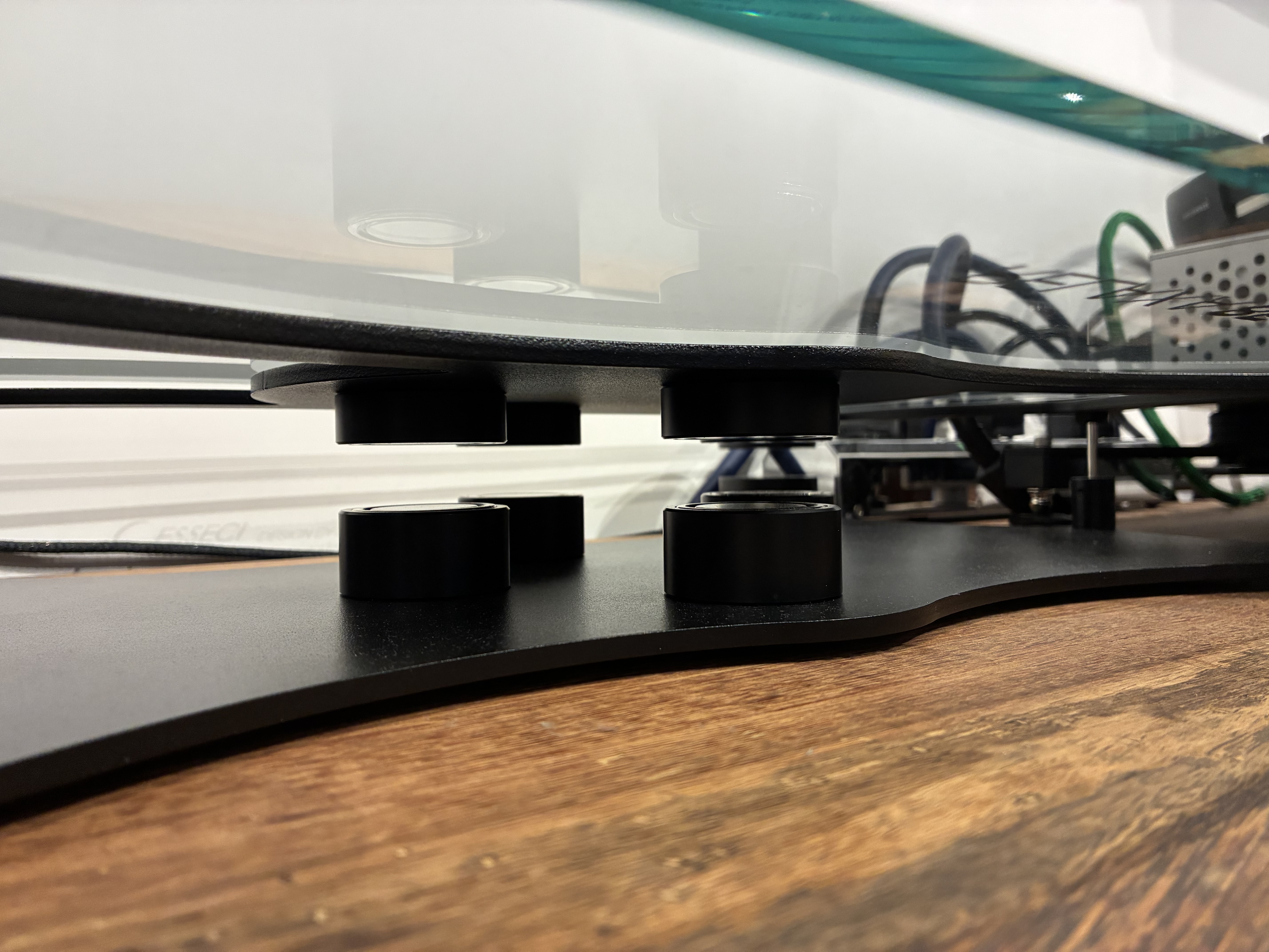 eSseCi DESIGN RELAXA 850 磁浮隔震台