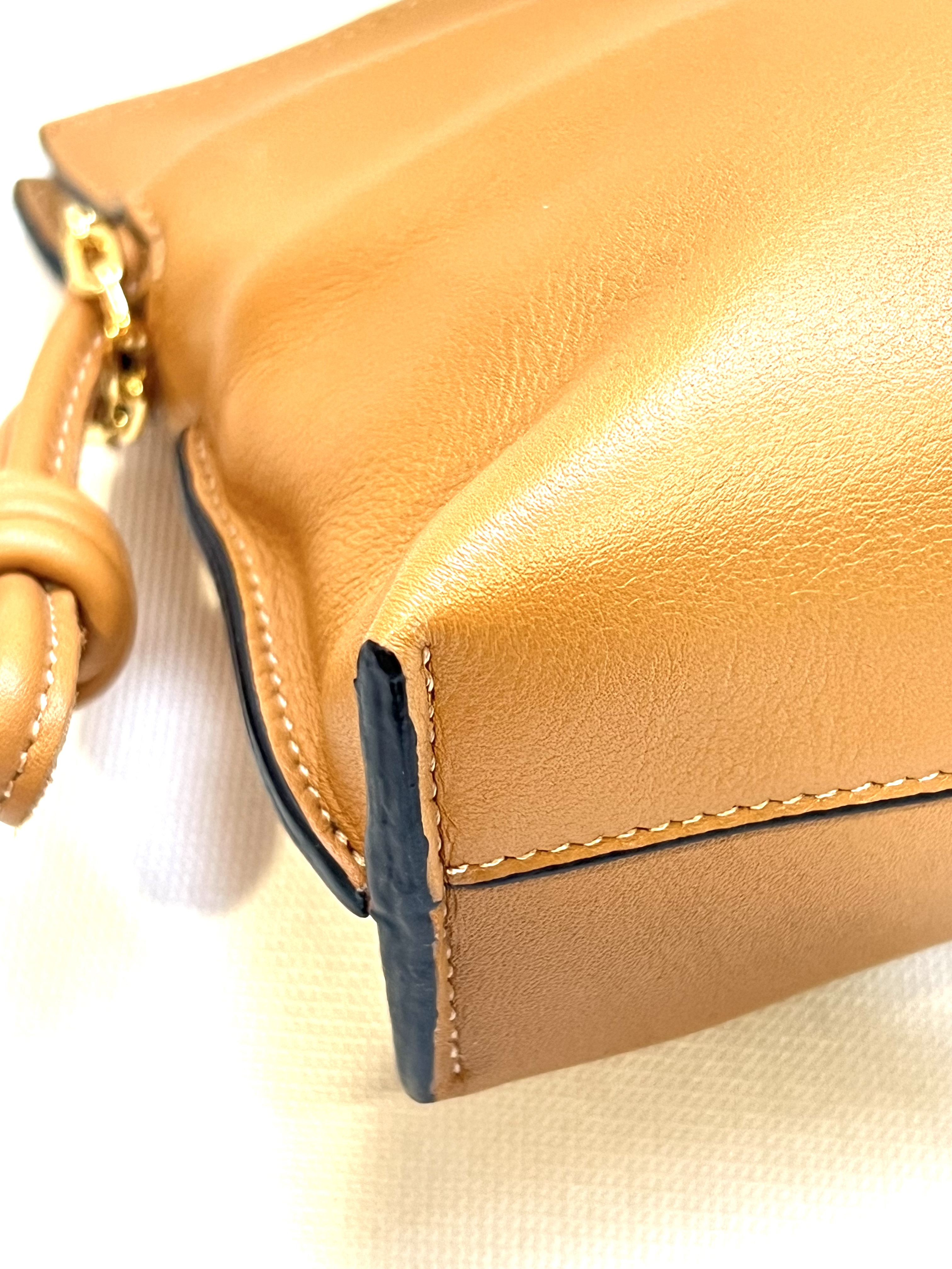 Pre-Owned LOEWE Nano Flamenco Leather Clutch / Product Code: 26041652