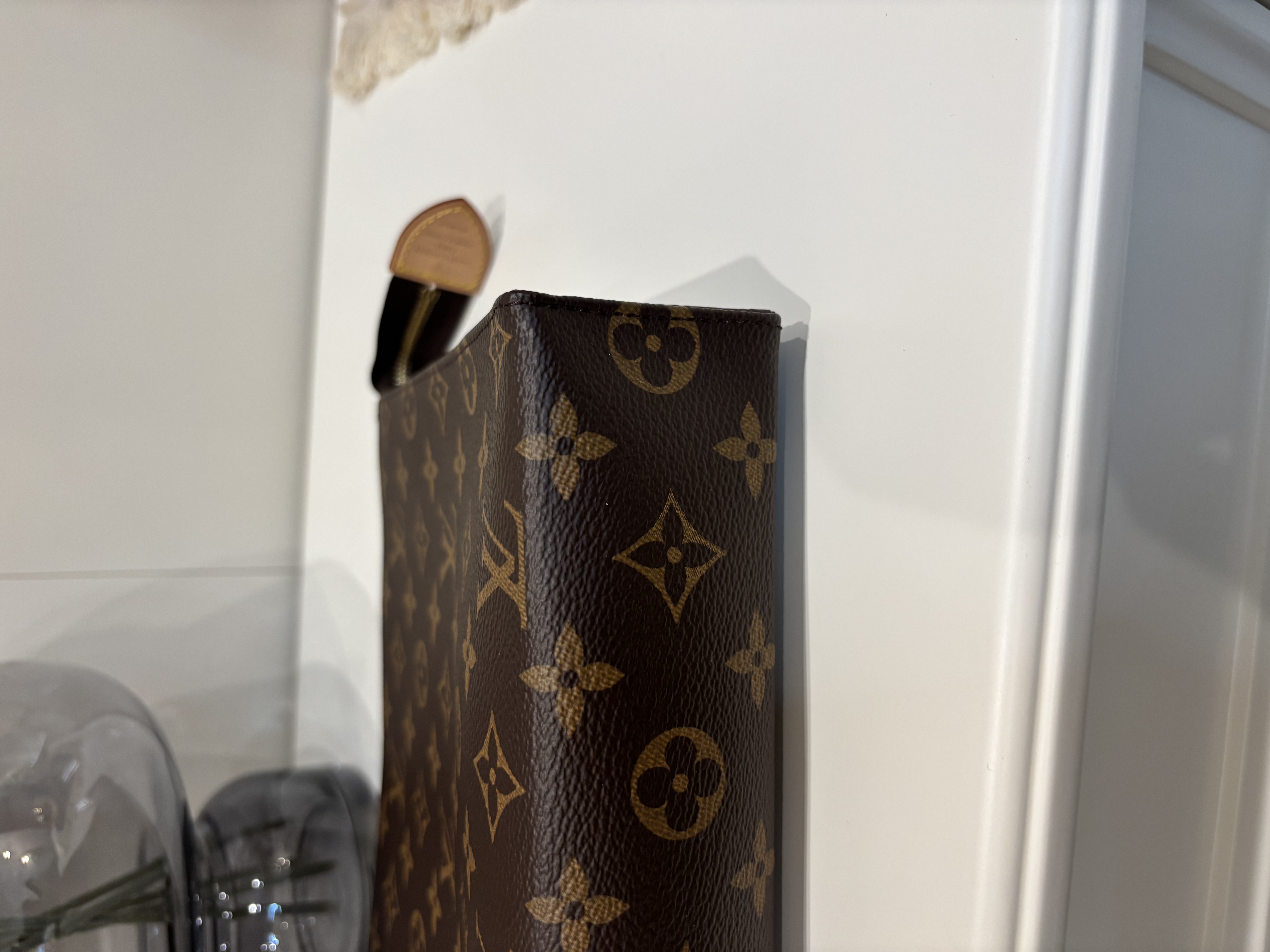 Lv pochette Toilette 26 clutch Monogram 梳洗包100%Authentic, 99%New
