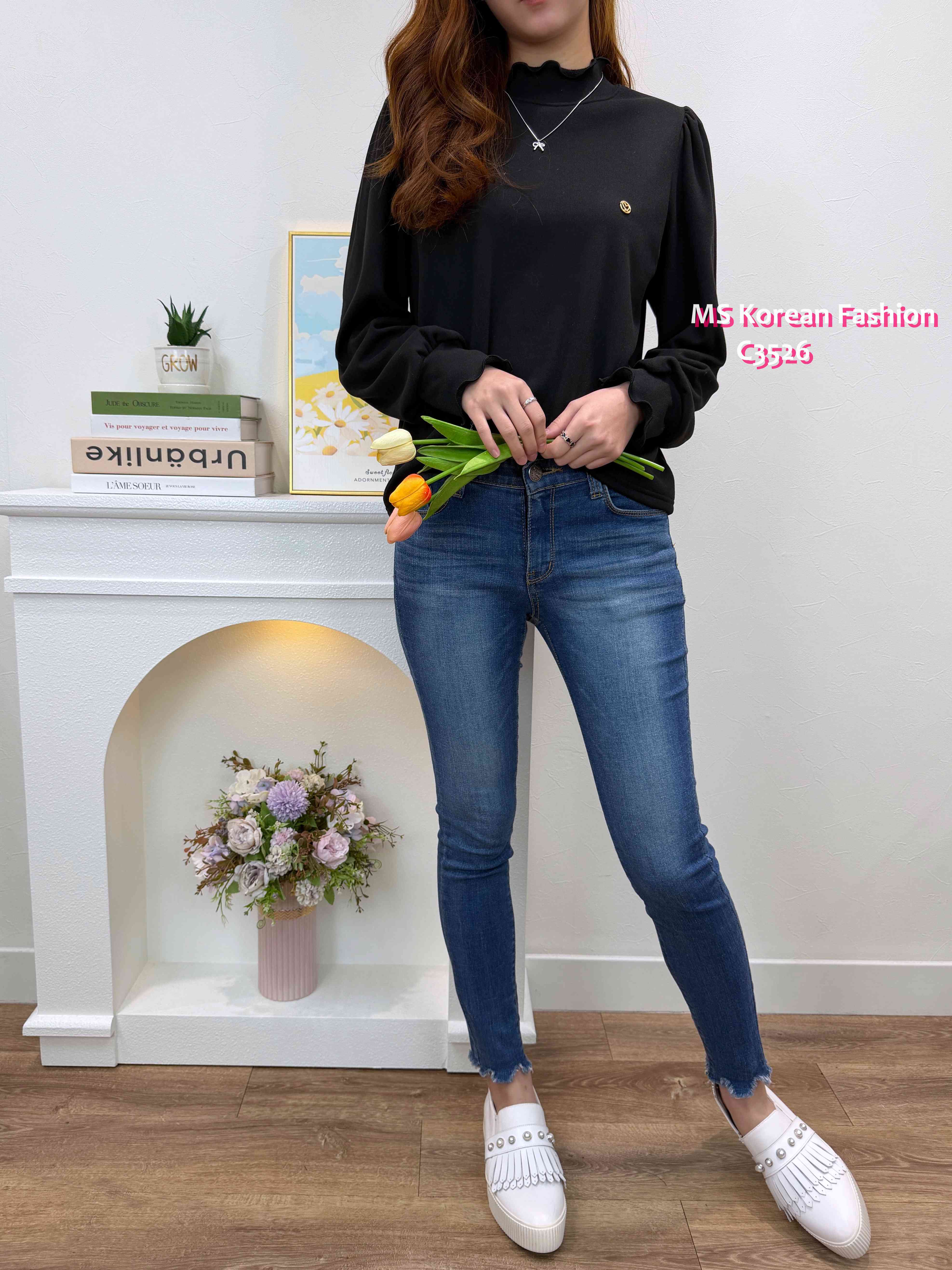 C3526 韓國🇰🇷淨色荷葉邊毛底top