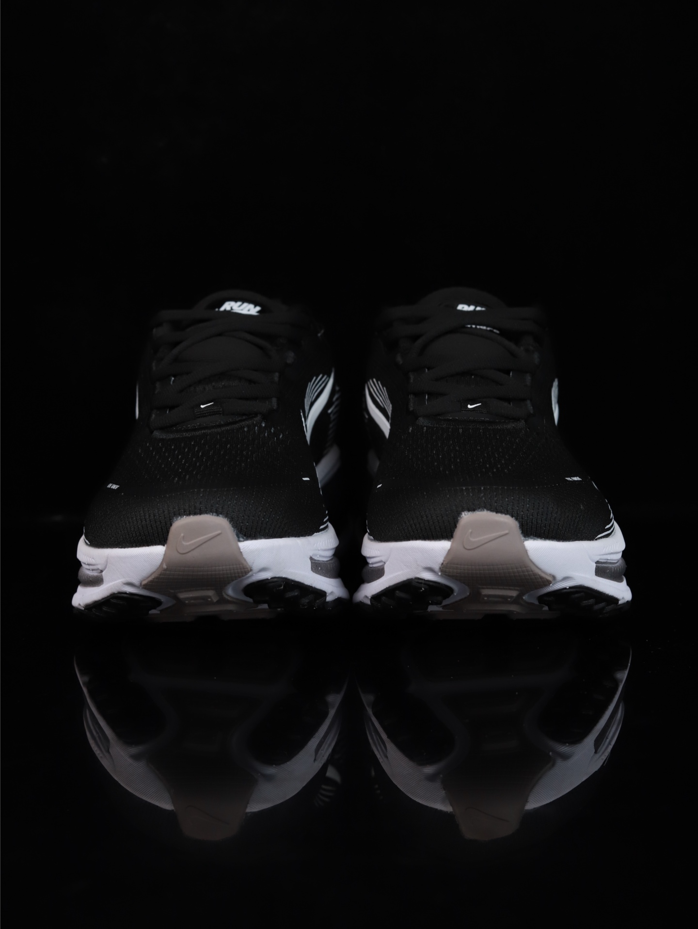 Nike Vomero 18 HM6803-007