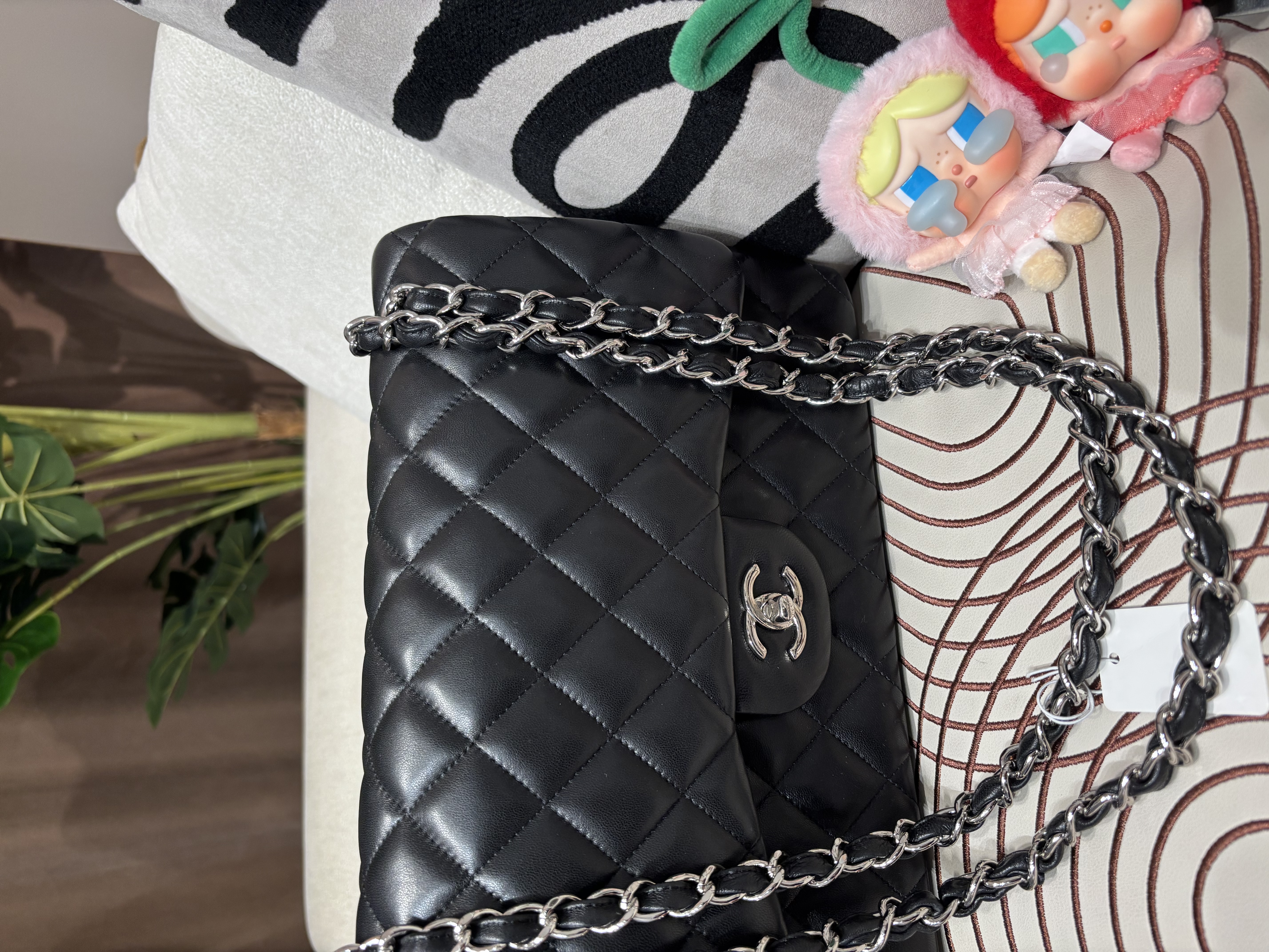 Chanel classic flap 30cm,jumbo A58600 黑色羊皮銀扣100%Authentic ,98%new ✅card ✅塵袋✅box 