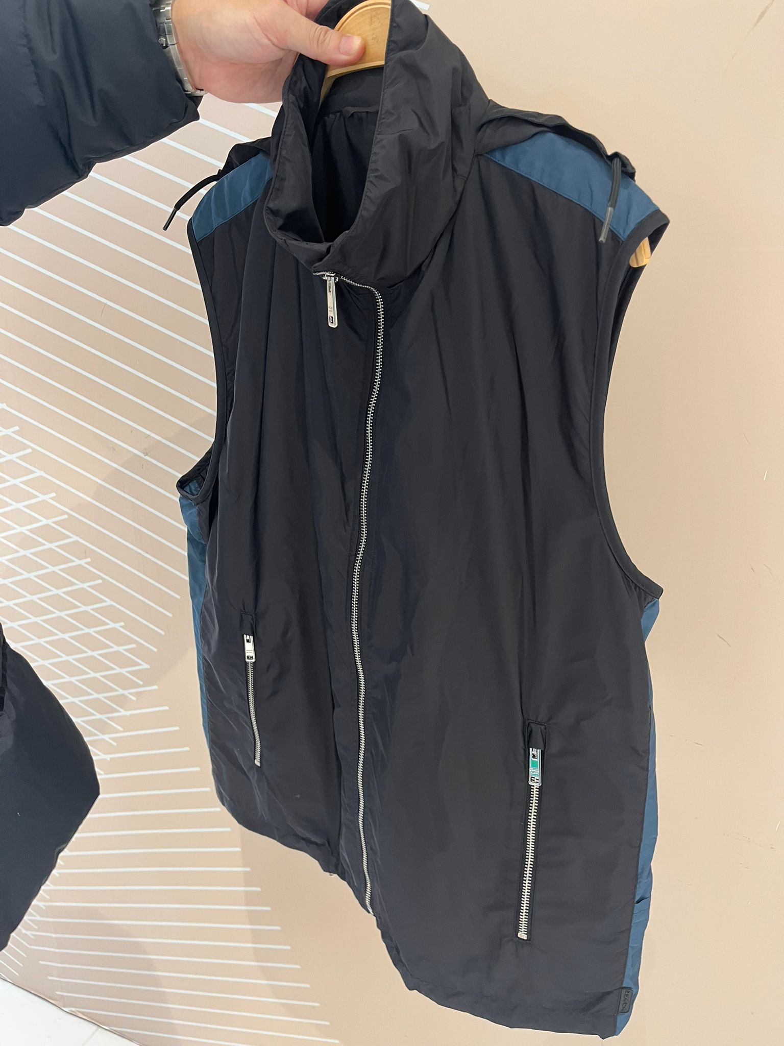 Prada nylon 拉鍊背心,100%Authentic, 95%new 