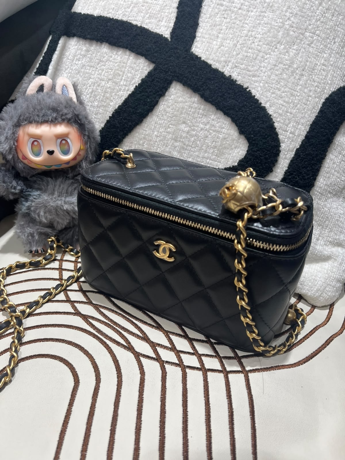 未使用品 Chanel Vanity With Pearl Crush 金球長盒子100%Authentic, Unused全新未使用品✅晶片✅Dust bag✅Box