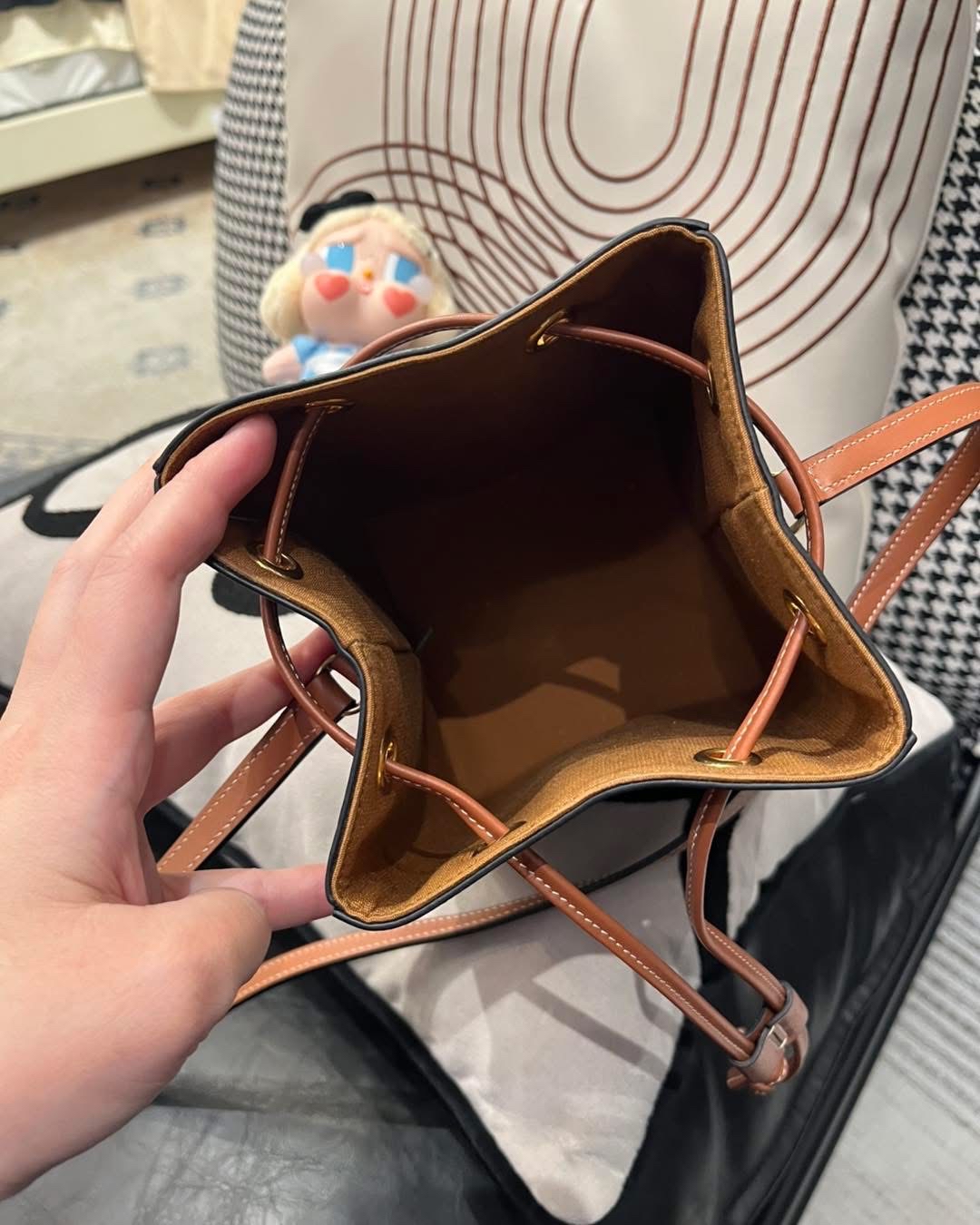 Celine MICRO SAILOR IN TRIOMPHE Bucket Bag,100%Authentic,98%new ✅專門店收據✅dust bag