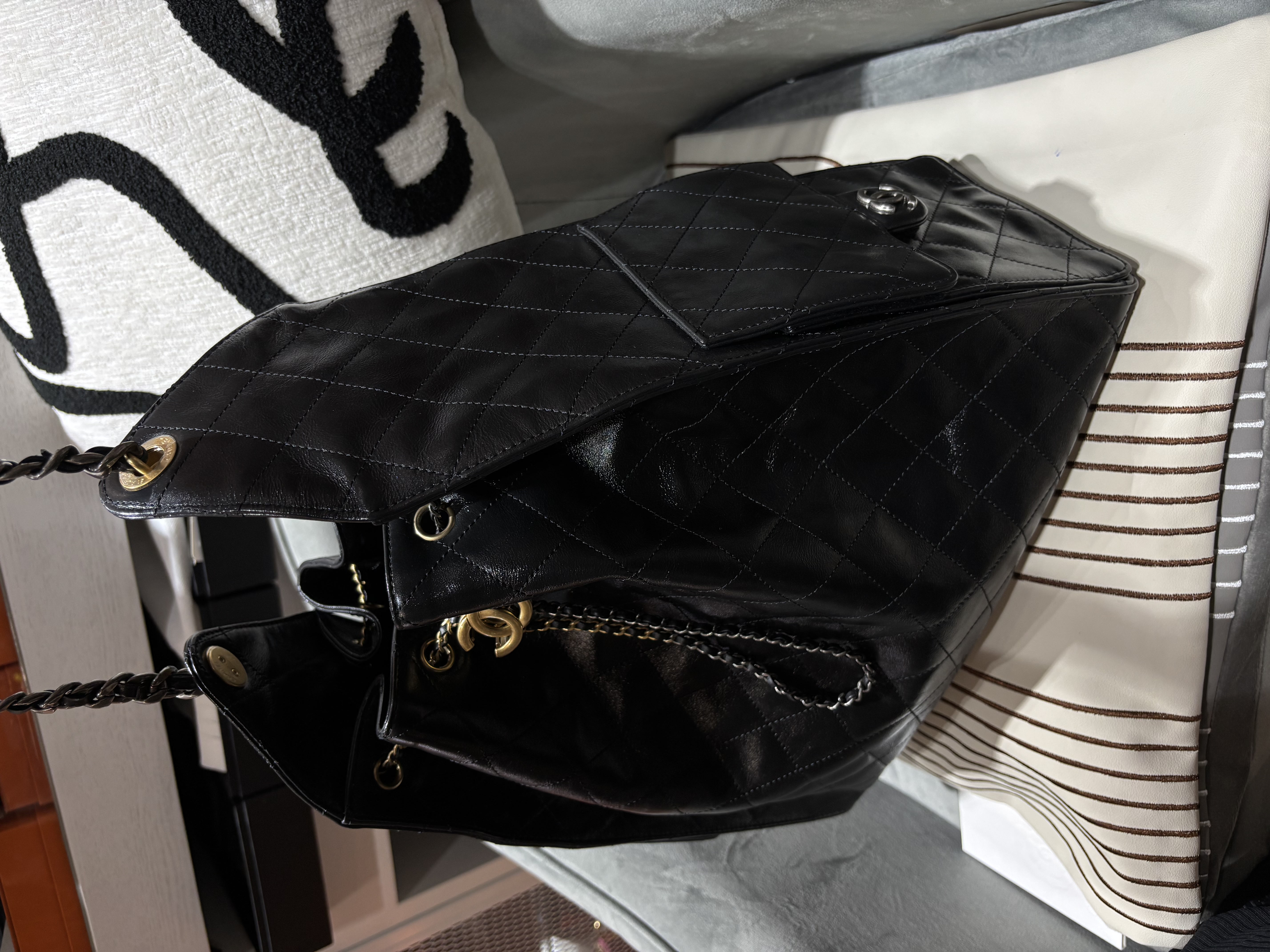 Chanel 25 large hobo calfskin 100%Authentic, 99%new ✅專門店收據 ✅晶片✅防塵袋✅盒