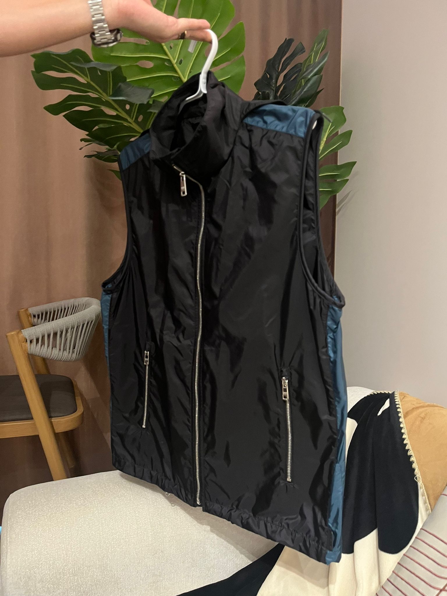 Prada nylon 拉鍊背心,Size: 50 100%Authentic, 98%new 