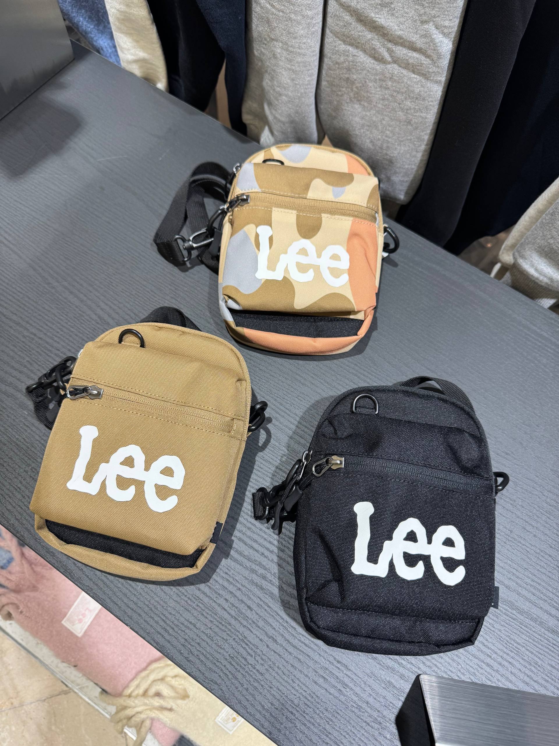 🇰🇷Lee 手机斜挎包✨