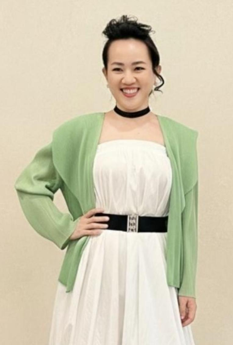 Flowy Pleated Mid-Length Outer