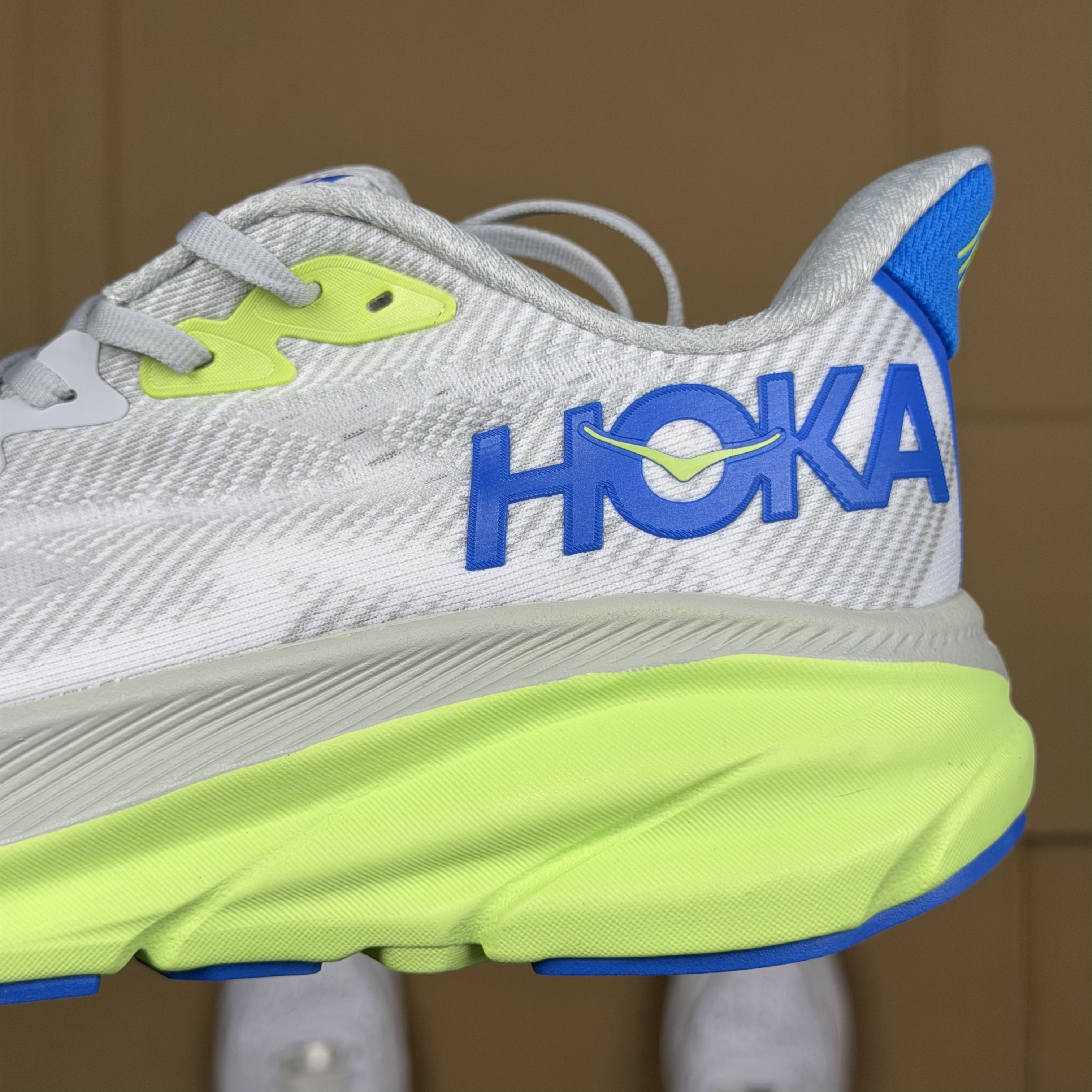 Hoka Clifton 9