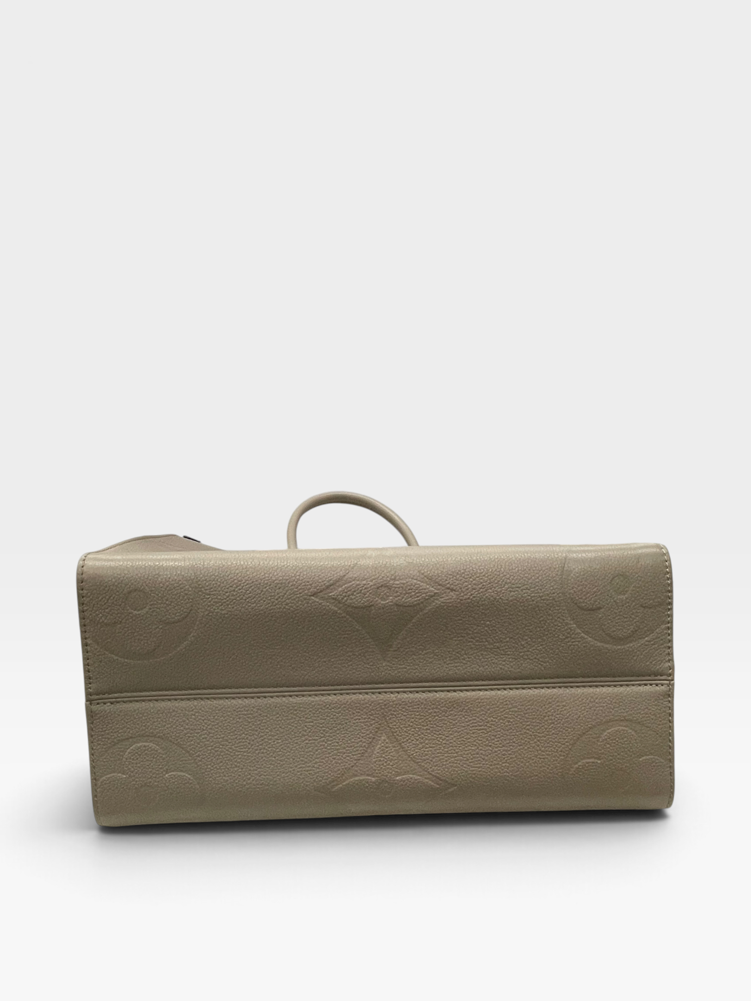 Pre-Owned LV On The Go MM / Product Code: 091016