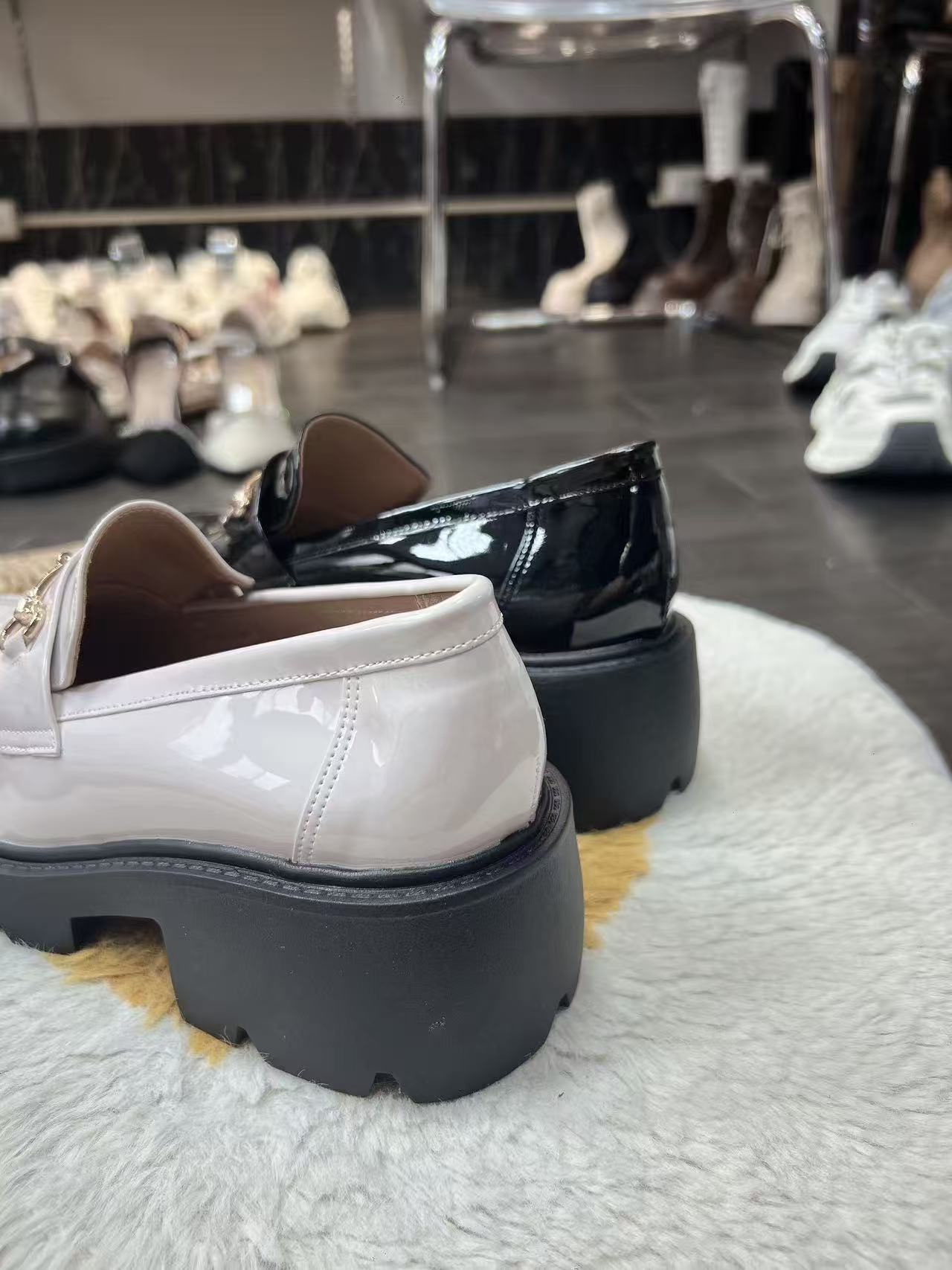 TA77 爆款百搭马蹄扣乐福鞋