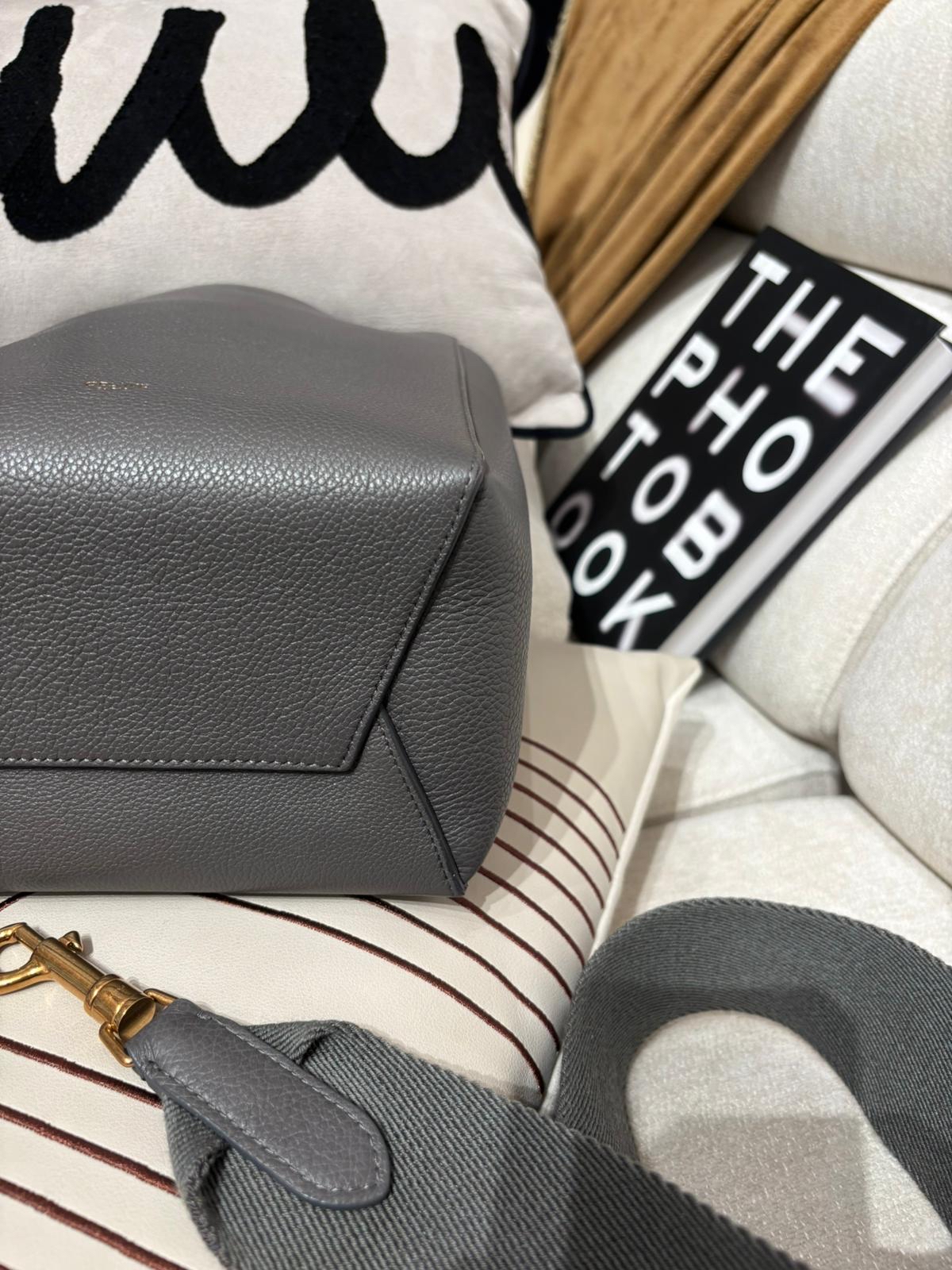Celine sangle small 灰色牛皮水桶袋 new logo 100%Authentic,99%new ✅Tap✅dust bag 