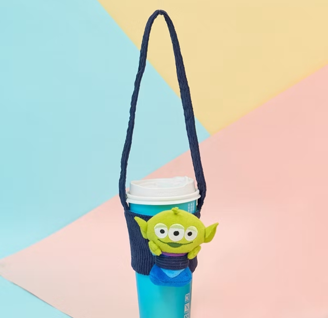 💜正版授權 Disney公仔飲品杯套 Disney飲品杯套 迪士尼飲品杯套 迪士尼公仔飲品杯套 史迪仔公仔飲品杯套 史迪仔飲品杯套 stitch飲品杯套 小熊維尼飲品杯套 Winniethepooh飲品杯套 三眼仔飲品杯套 alien飲品杯套 史迪仔 stitch 小熊維尼 Winniethepooh 米奇 Mickey 米奇飲品杯套 Mickey飲品杯套 😃需訂預計2星期到貨💜