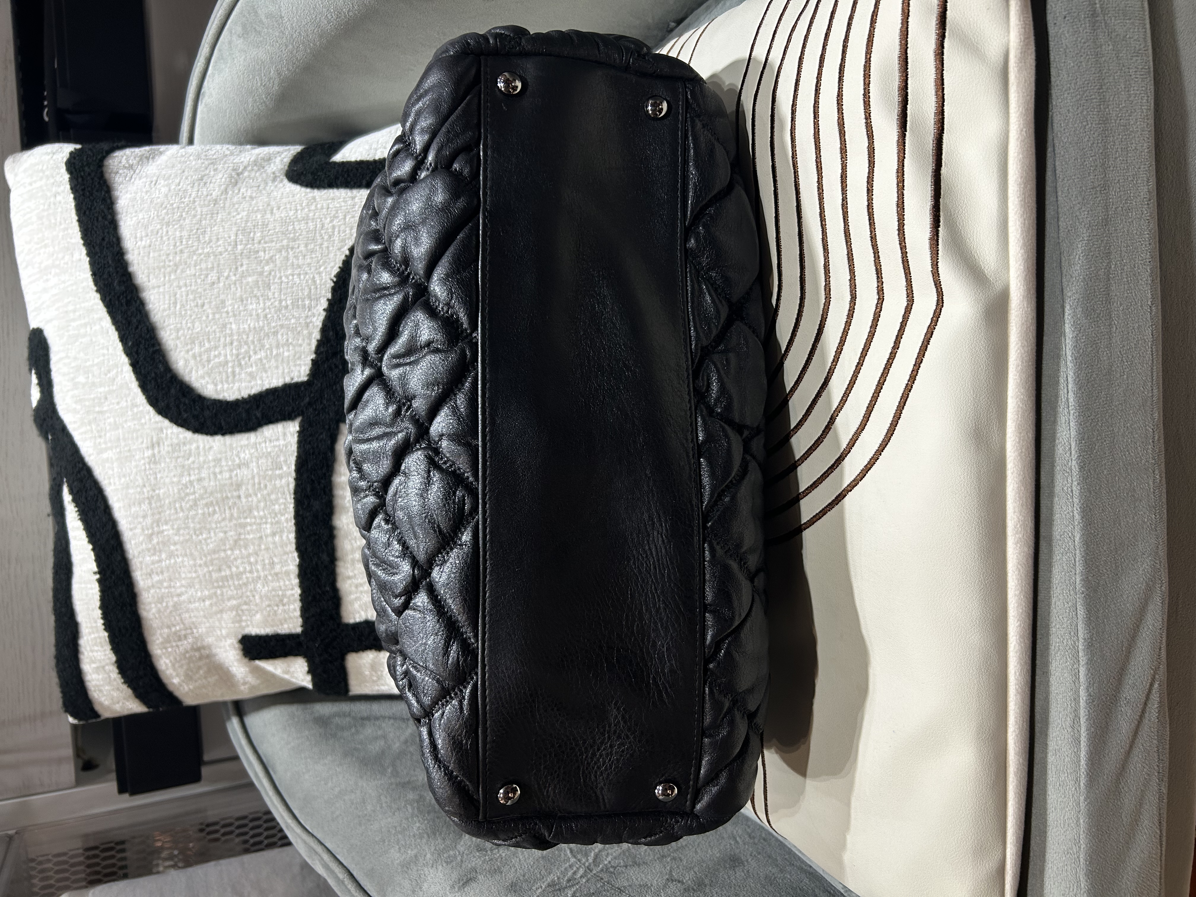 Chanel Calfskin Bubble Shoulder Bag Black 100%Authentic, 90%New ☑️12Card☑️Dust bag