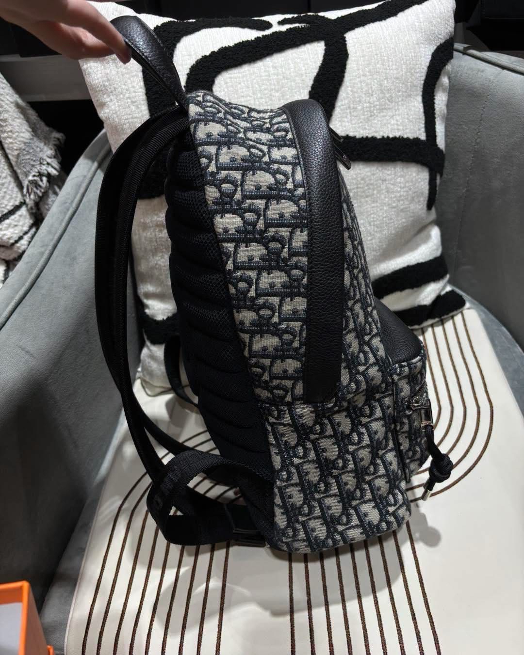 Christian Dior Oblique backpack 100%Authentic, 98%New  ✅證書✅Dust bag 