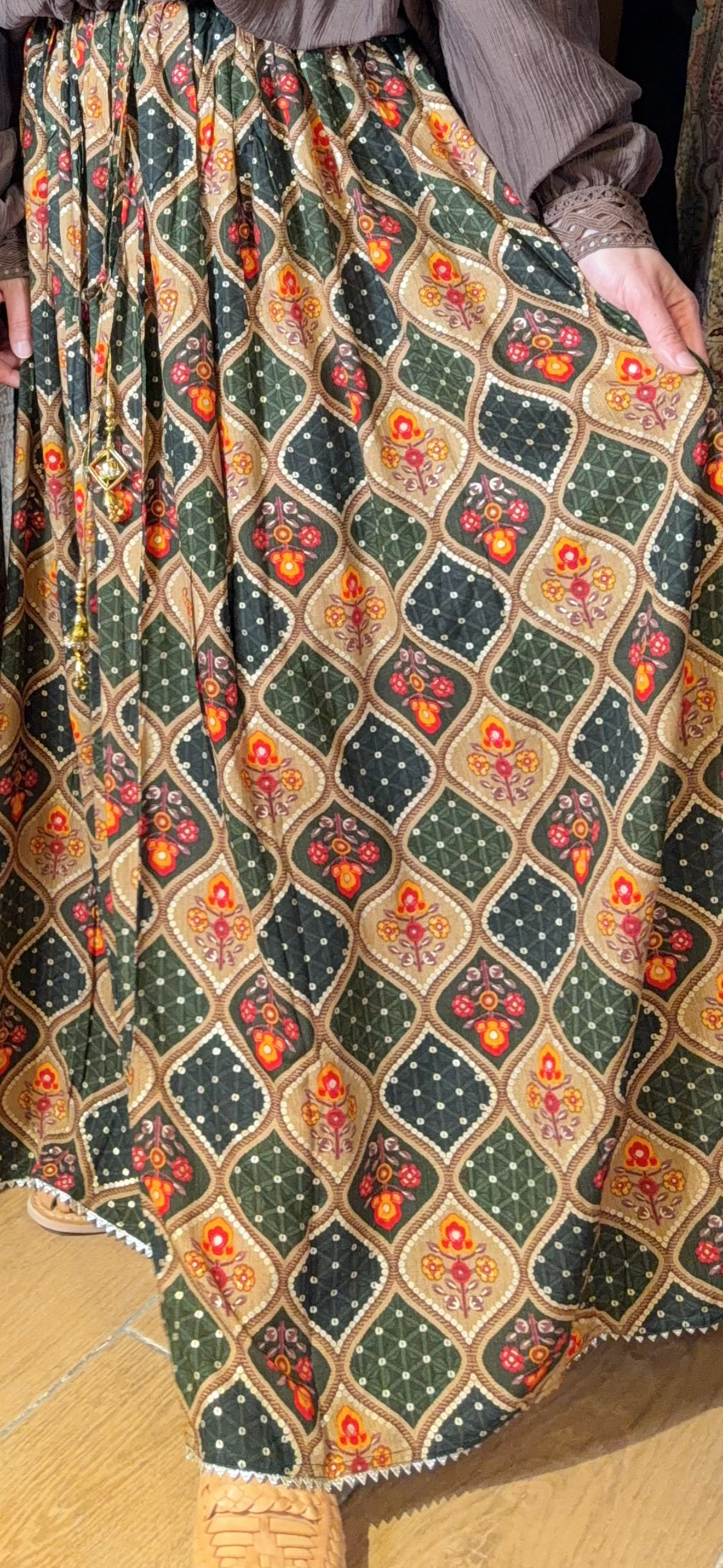 1654 Green Diamond X Floral Print Skirt 39"