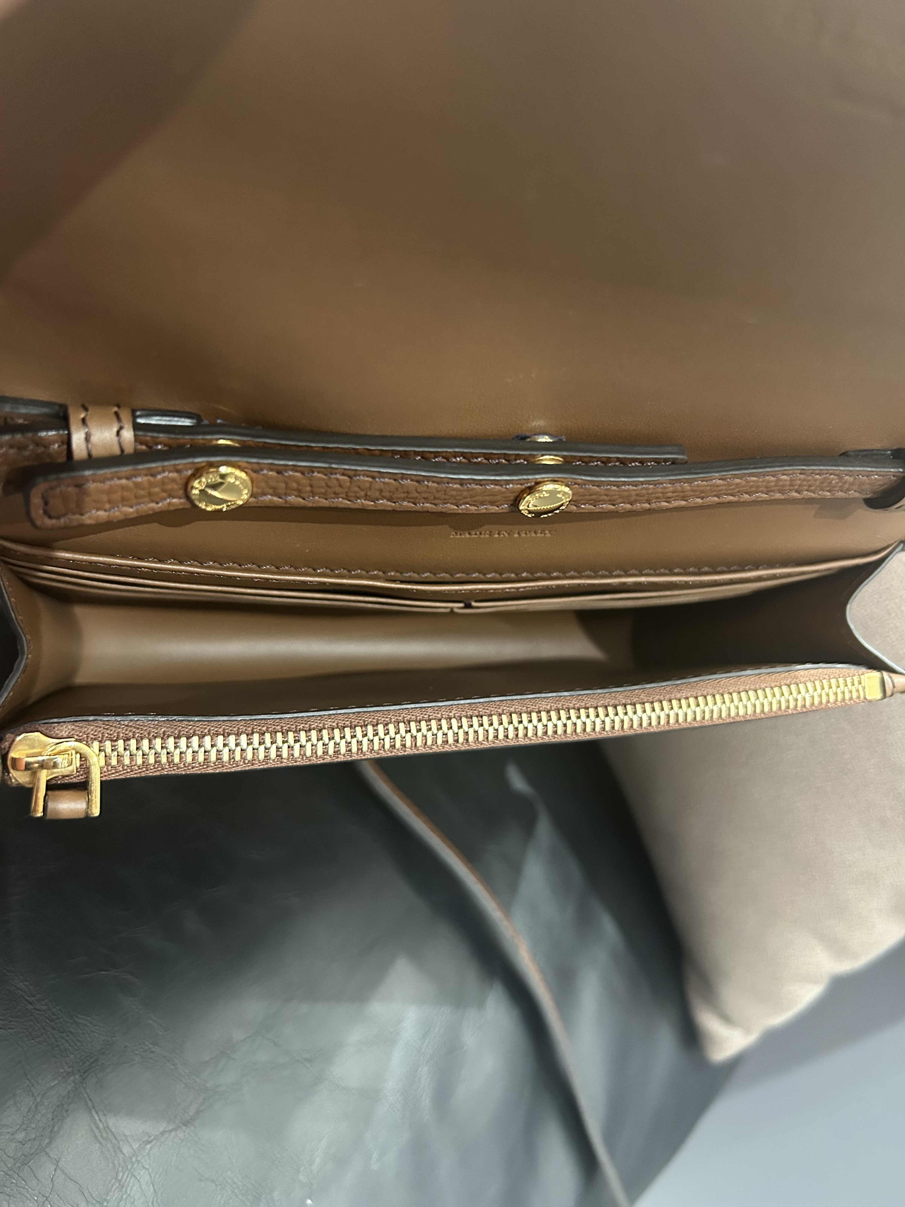 Burberry crossbody bag  100%Authentic,98%new ✅dust bag 