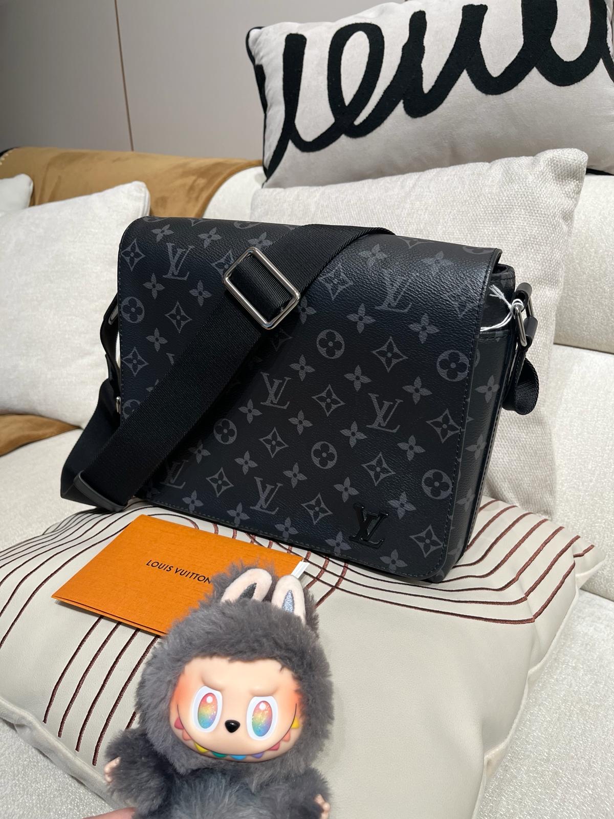 Lv DISTRICT PM Eclipse M45272 信差袋 crossbody bag 100%Authentic,98%new ✅專門店收據✅dust bag